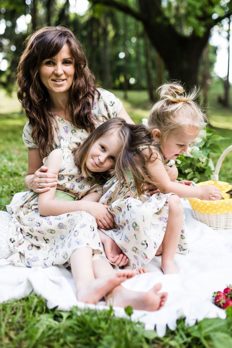 Ľahké letné matchy šaty pre mamu a dcéru s motívom sovičiek Veľkosť: 80/86