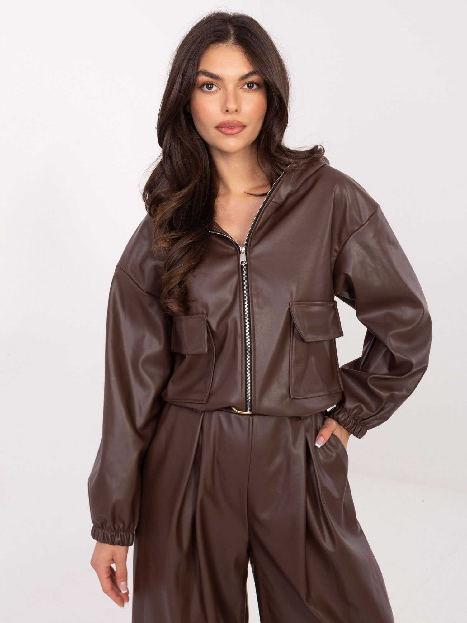 Hnedá dámska koženková bunda s kapucňou IT-KR-FL9729.15P-brown Veľkosť: ONE SIZE