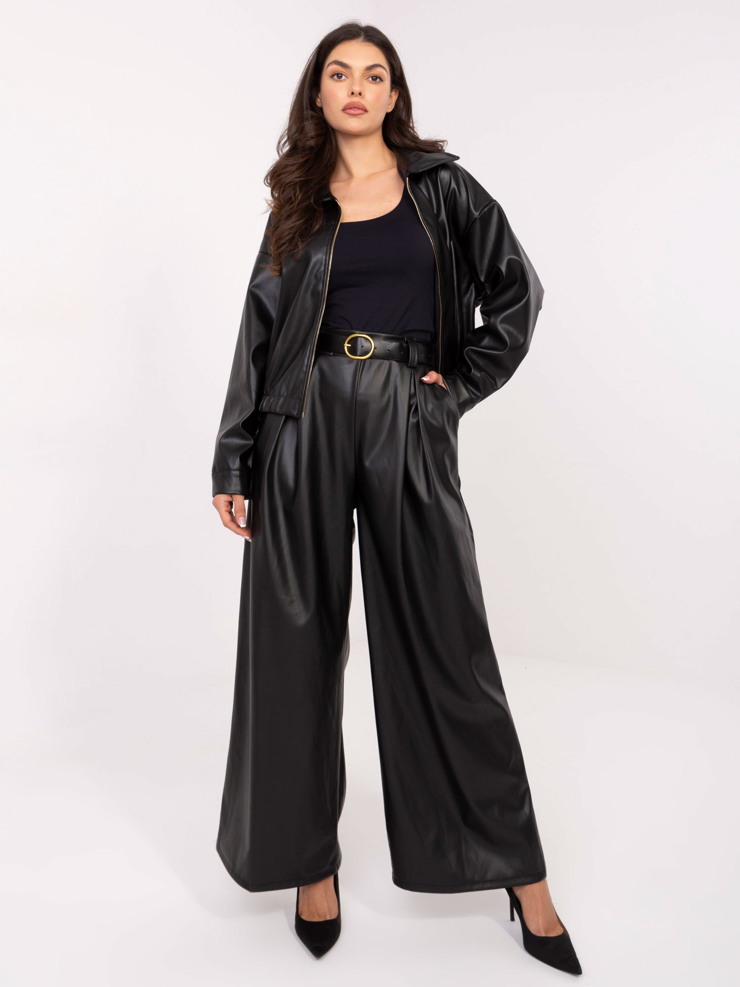 Čierne dámske široké koženkové nohavice s opaskom IT-SP-FL8569.85-black Veľkosť: ONE SIZE