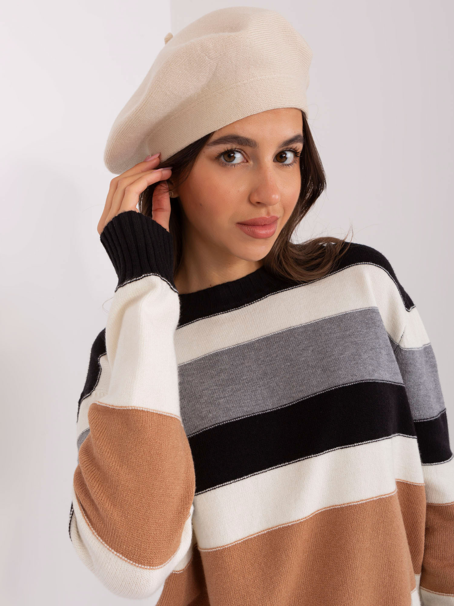 Svetlobéžový dámsky baret AT-CZ-231305.82P-light beige Veľkosť: ONE SIZE