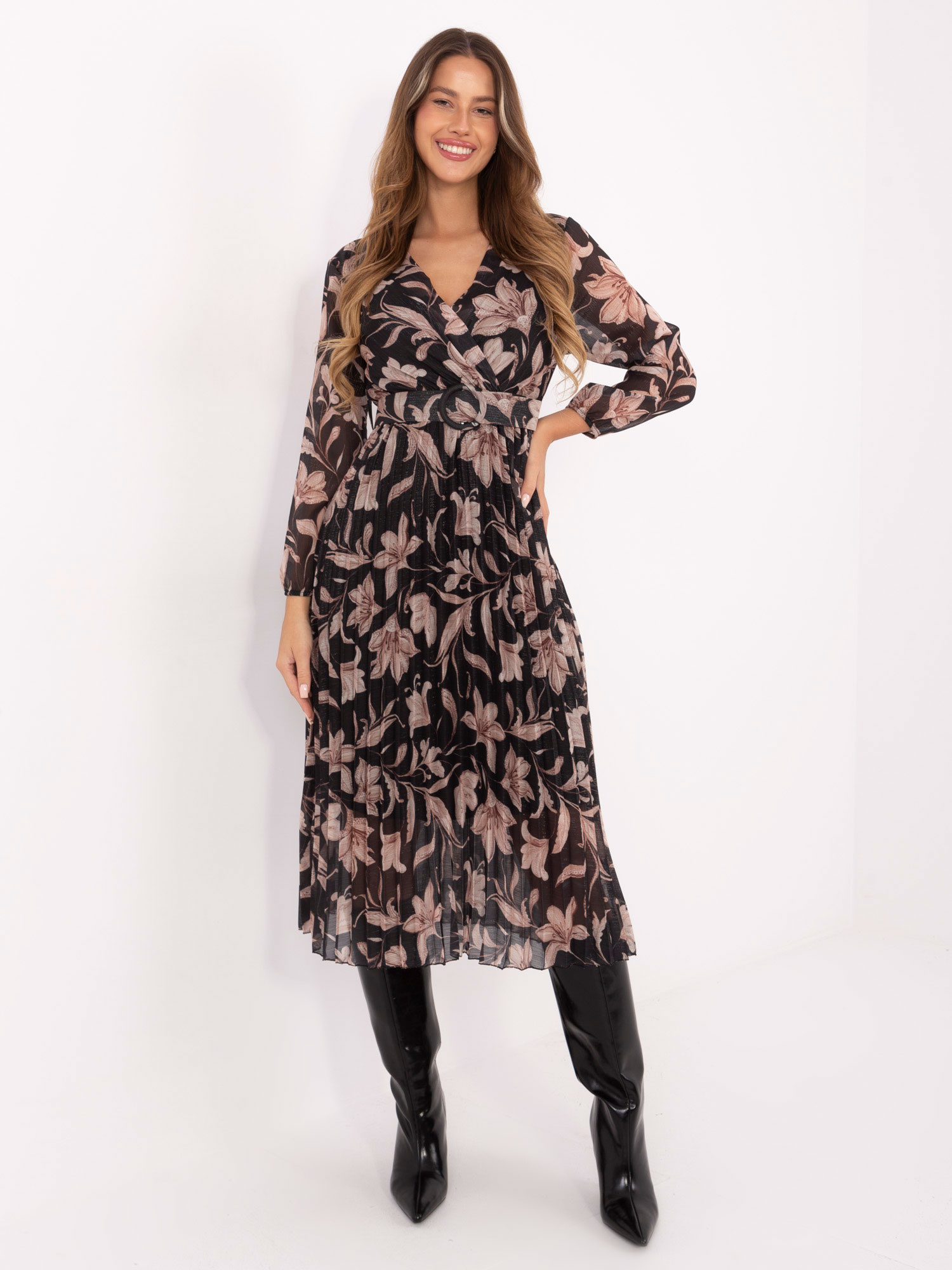 Čierne dámske kvetované midi šaty so zavinovacízavinovacím výstrihom IT-SK-11389-1.28P-black Veľkosť: ONE SIZE