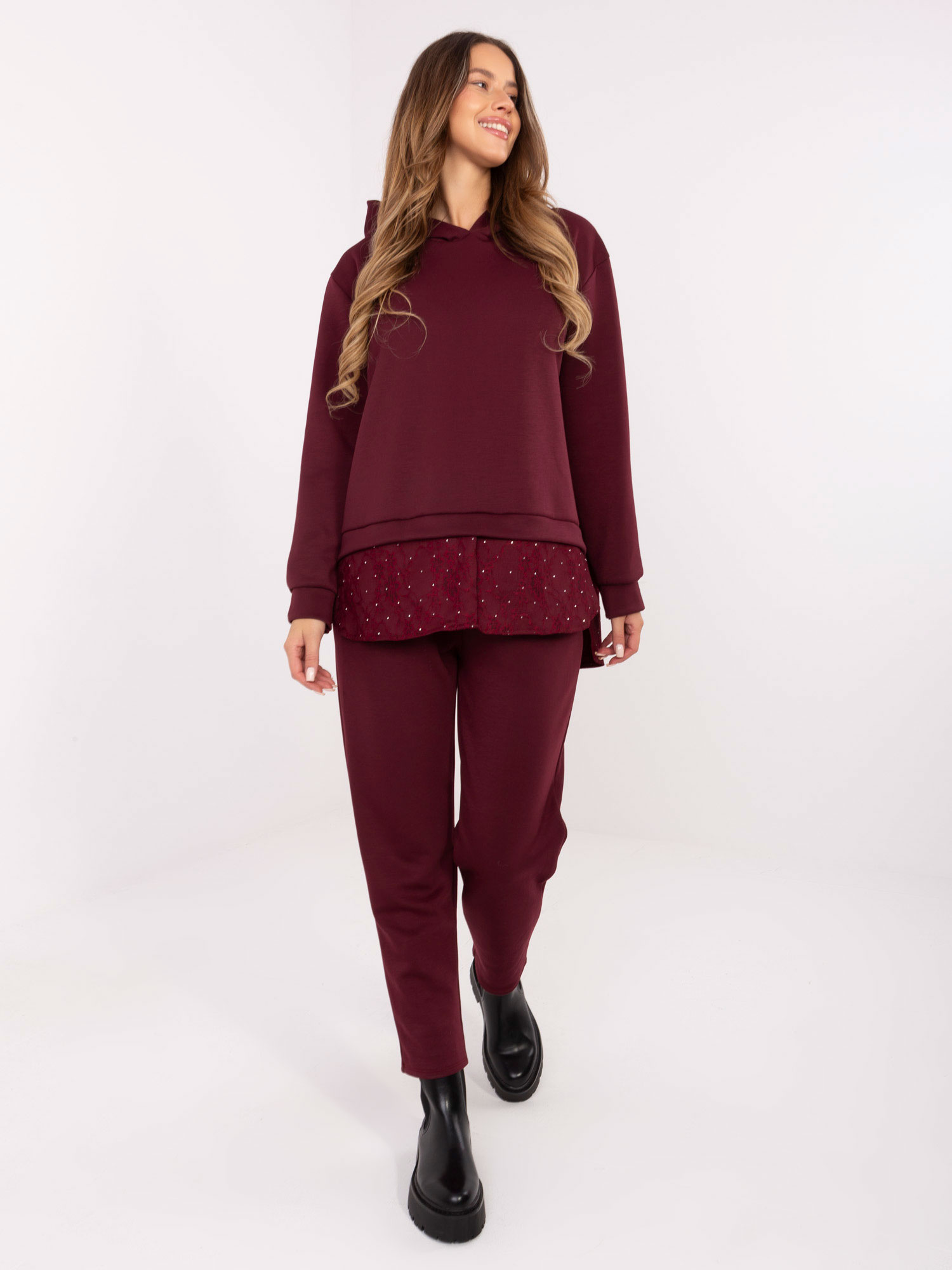 Vínová dámska viskózová tepláková súprava s kamienkami IT-KMPL-9860.61-bordo Veľkosť: ONE SIZE