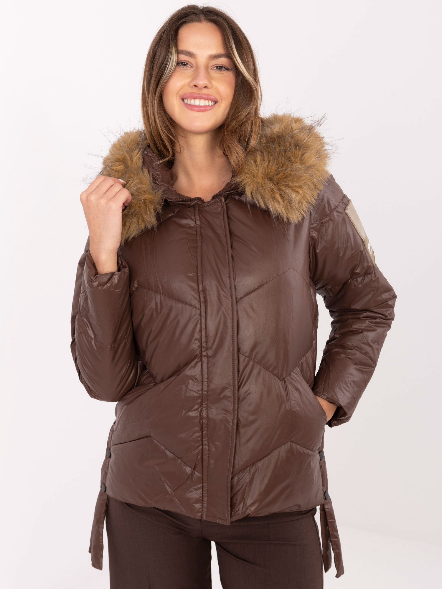 Hnedá dámska prešívaná bunda s odnímateľnou kožušinou MBM-KR-856.98P-brown Veľkosť: M