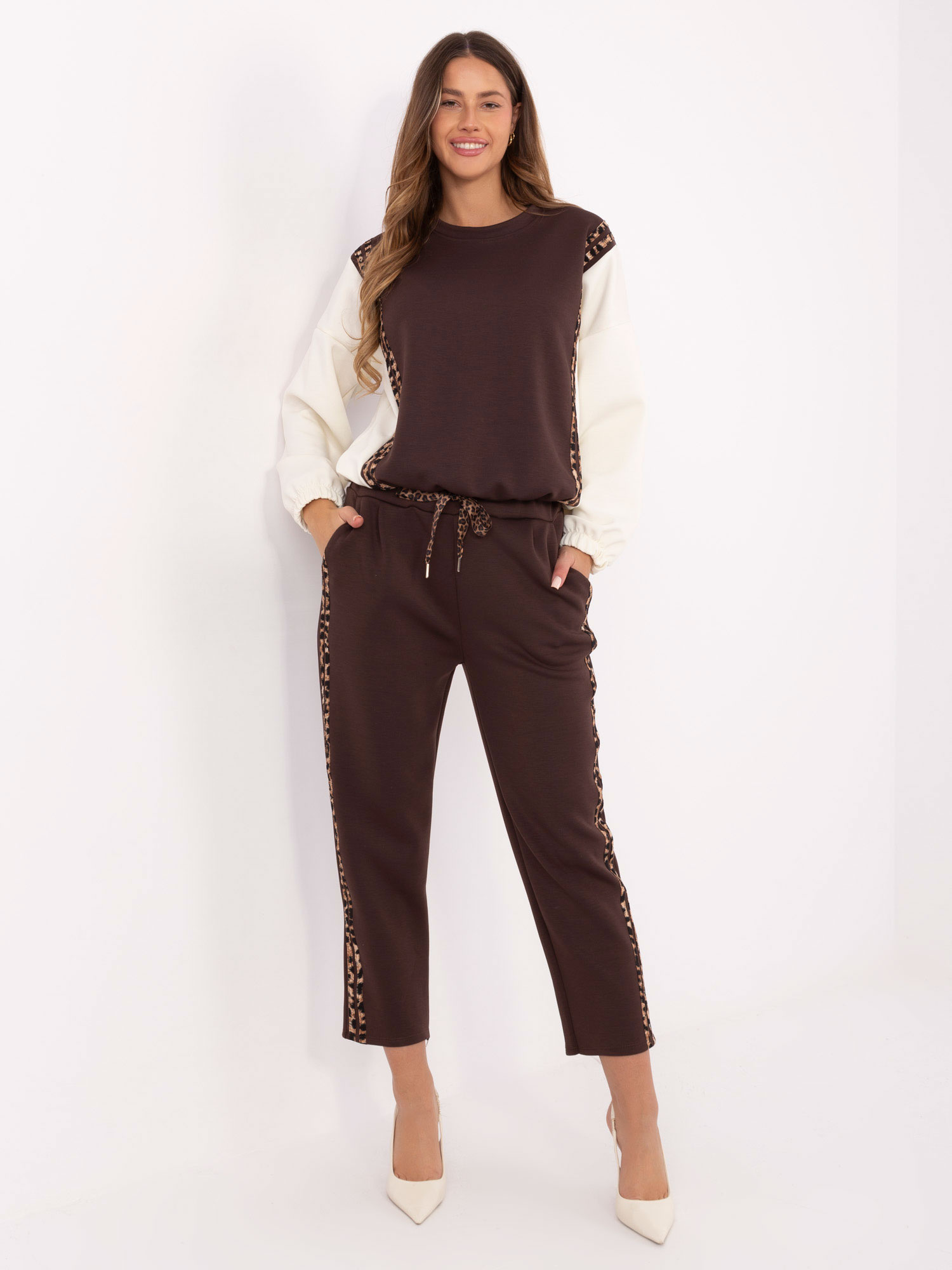 Hnedá dámska viskózová tepláková súprava s leopardými pruhmi IT-KMPL-9838.27-brown Veľkosť: ONE SIZE