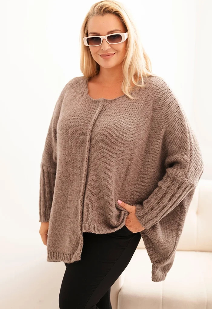 Svetlohnedý dámsky asymetrický plus size pletený sveter Veľkosť: ONE SIZE