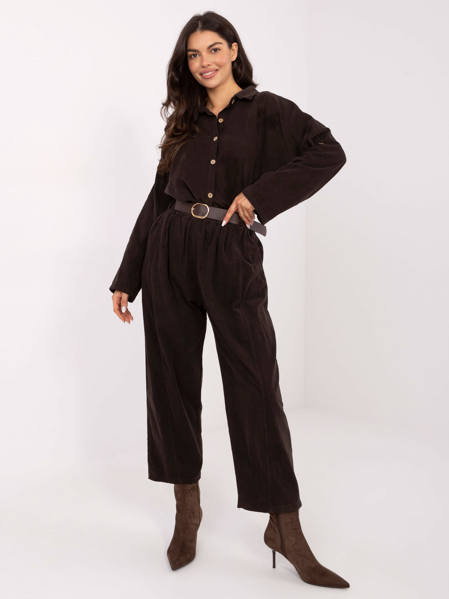 Tmavohnedé dámske nohavice z manšestru so širokými nohavicami a opaskom IT-SP-258009.83-dark brown Veľkosť: ONE SIZE