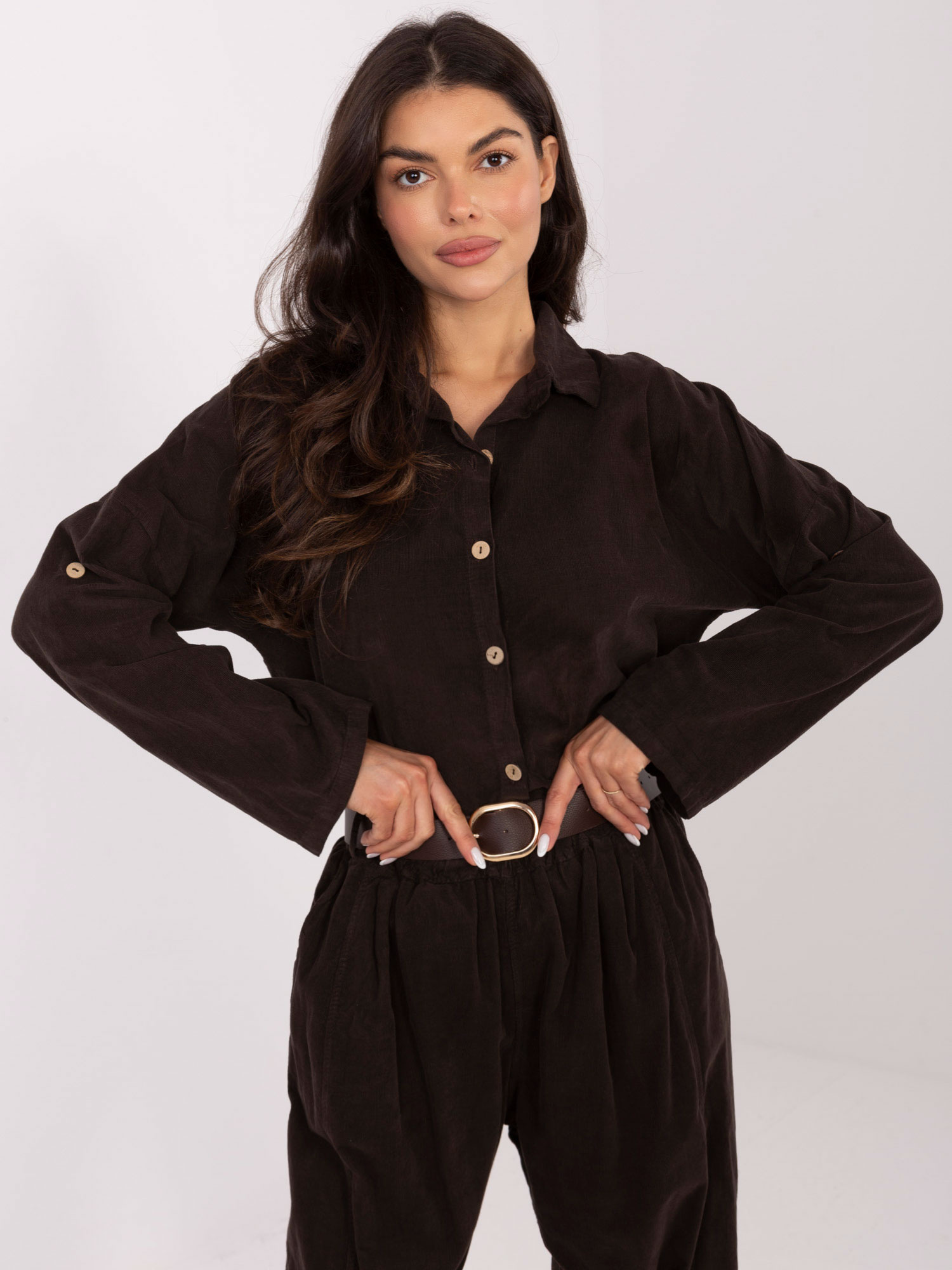 Tmavohnedá dámska manšestrová košeľa so zapínaním na gombíky IT-KS-22390.81-dark brown Veľkosť: ONE SIZE