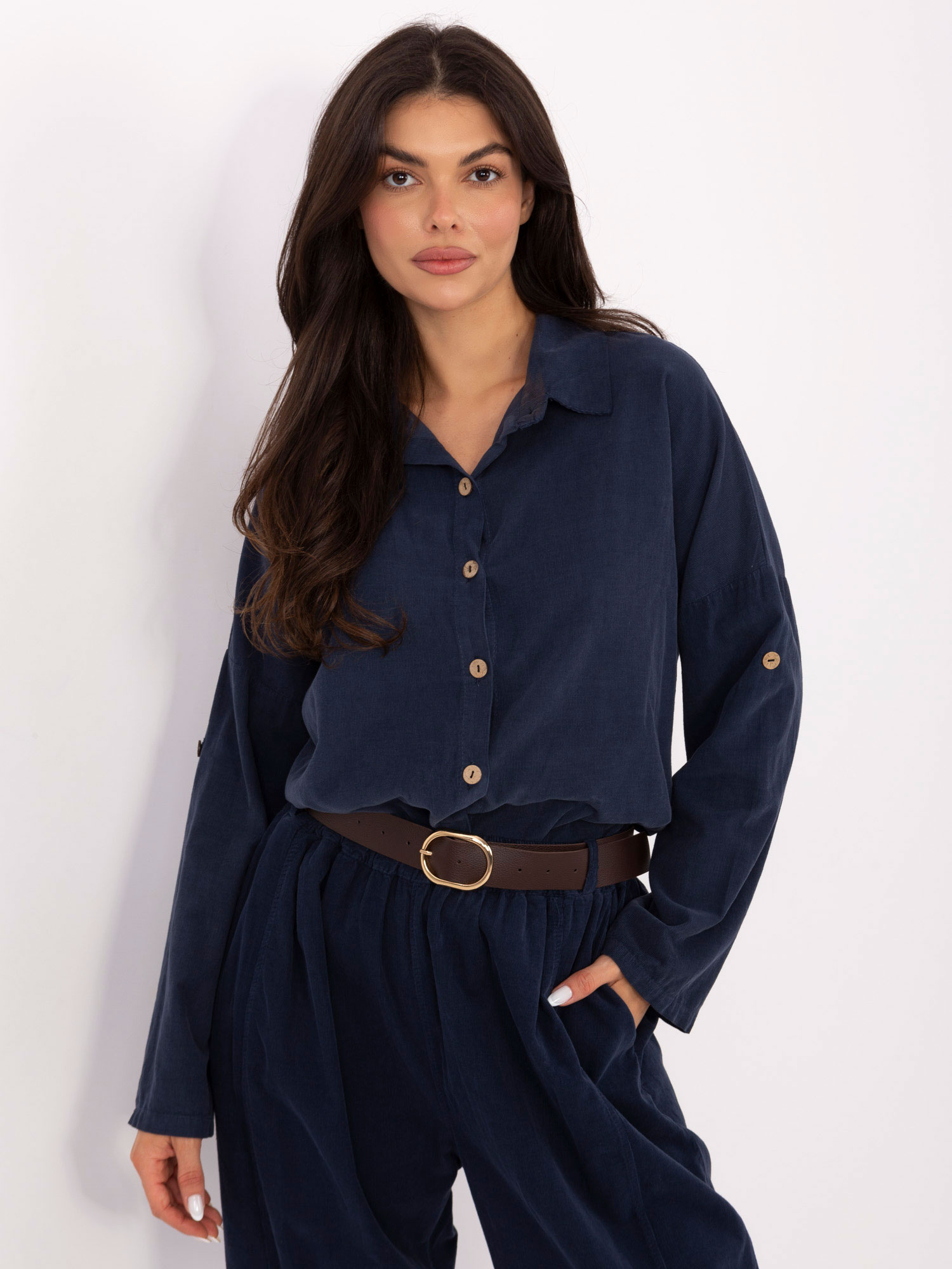 Tmavomodrá dámska manšestrová košeľa so zapínaním na gombíky IT-KS-22390.81-dark blue Veľkosť: ONE SIZE