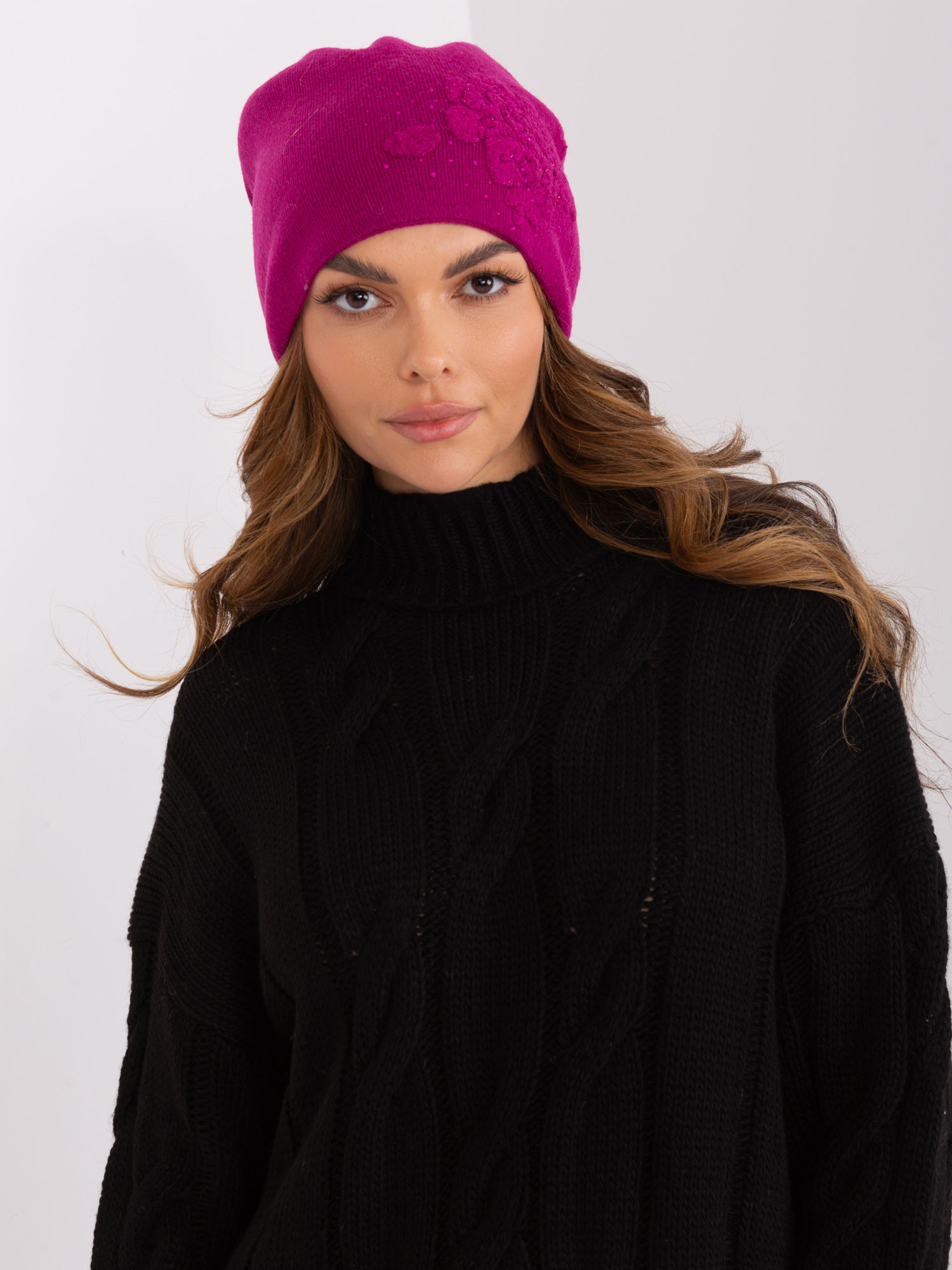 Fuchsiová čiapka s kvetinovou aplikáciou -AT-SK-23250.36P-fuchsia Veľkosť: ONE SIZE