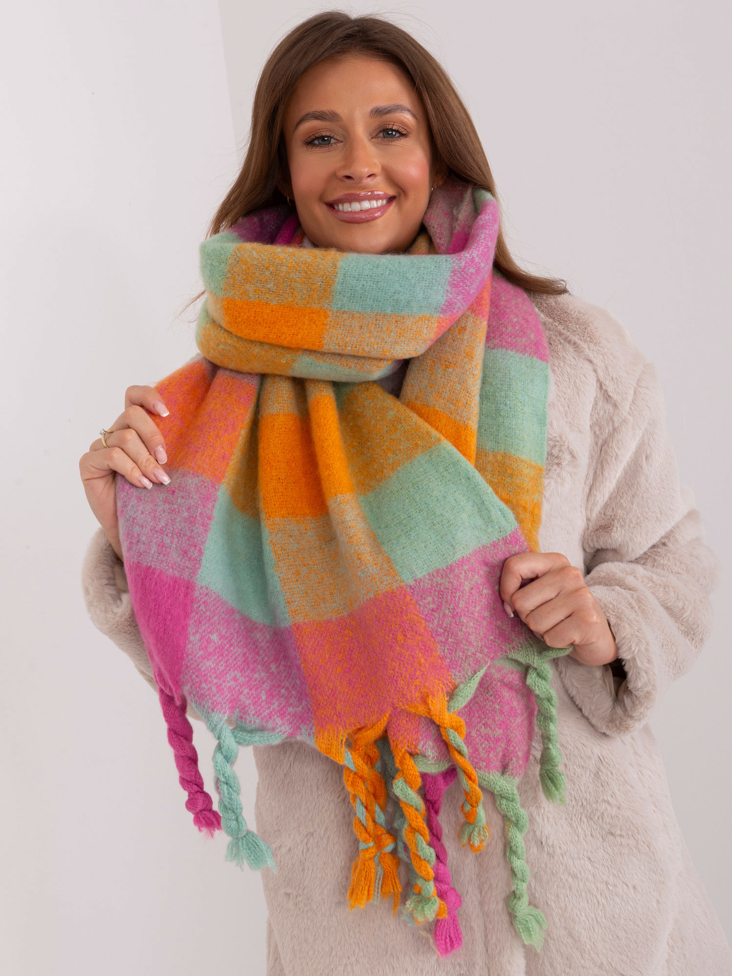 Ružovo-oranžovo-mintový károvaný šál so strapcami AT-SZ-2313501.98-orange-pink Veľkosť: ONE SIZE