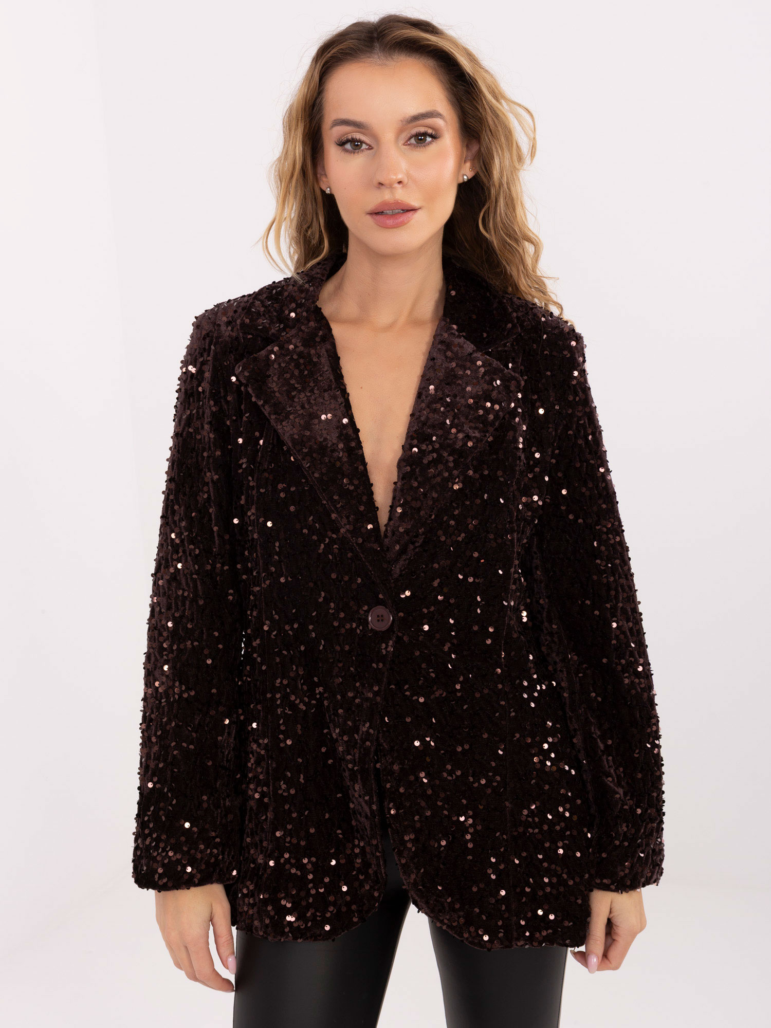 Tmavohnedý dámsky blejzer s flitrami a podšívkou z viskózy MI-MA-24656.01-dark brown Veľkosť: ONE SIZE