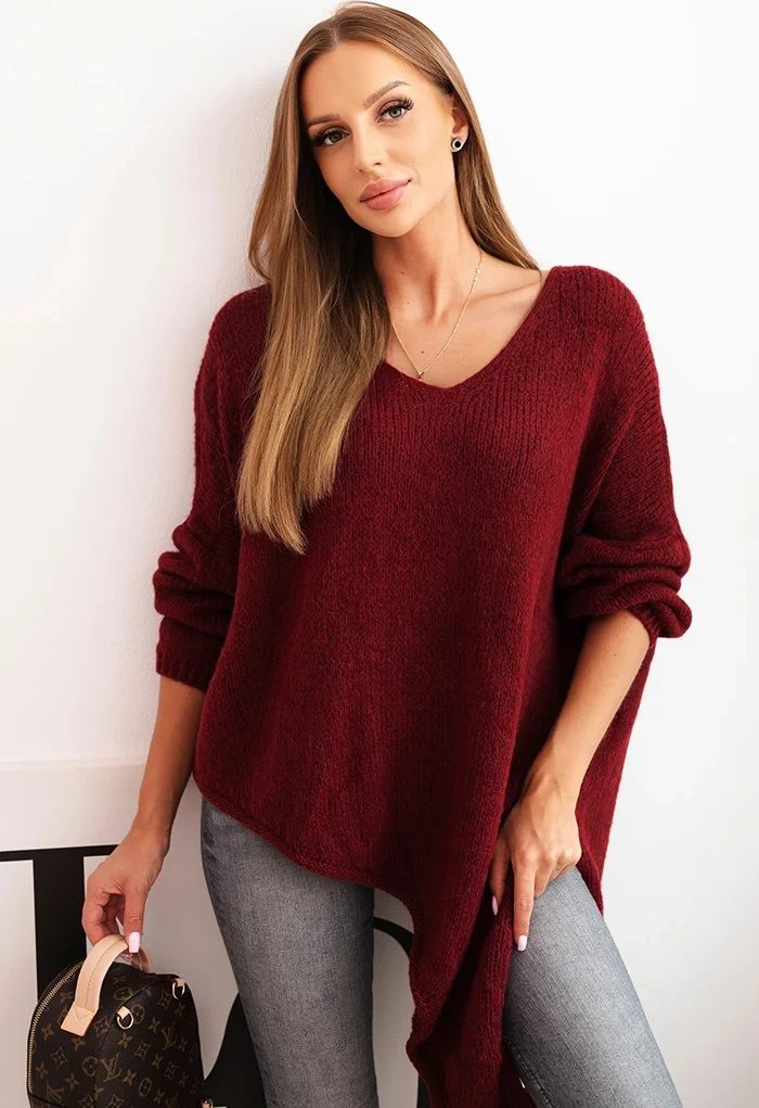 Asymetrický dámsky vínový plus size sveter s výstrihom do V Veľkosť: ONE SIZE