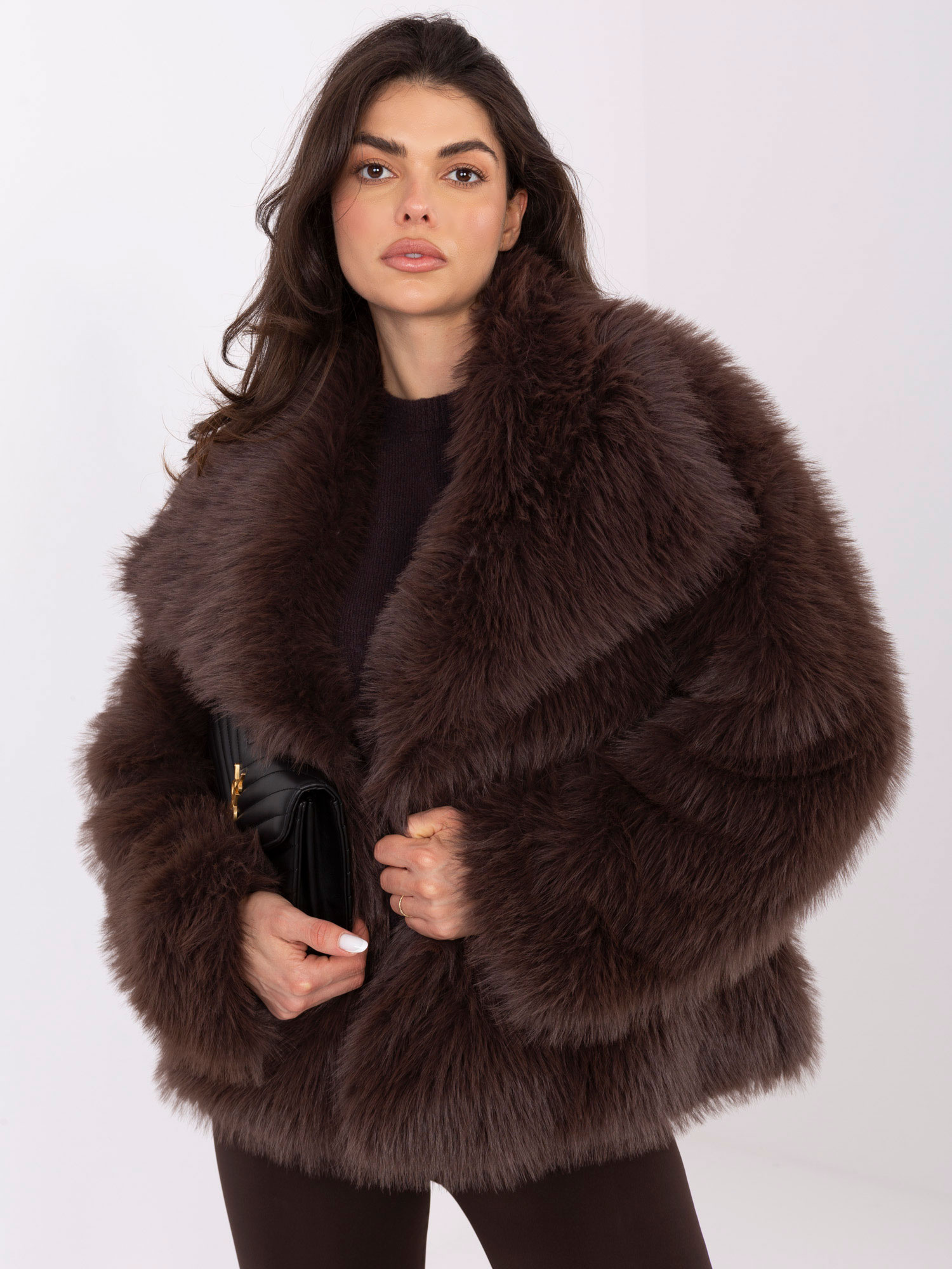 Hnedý dámsky krátky kožúšok IF-KR-G230128.99P-brown Veľkosť: ONE SIZE