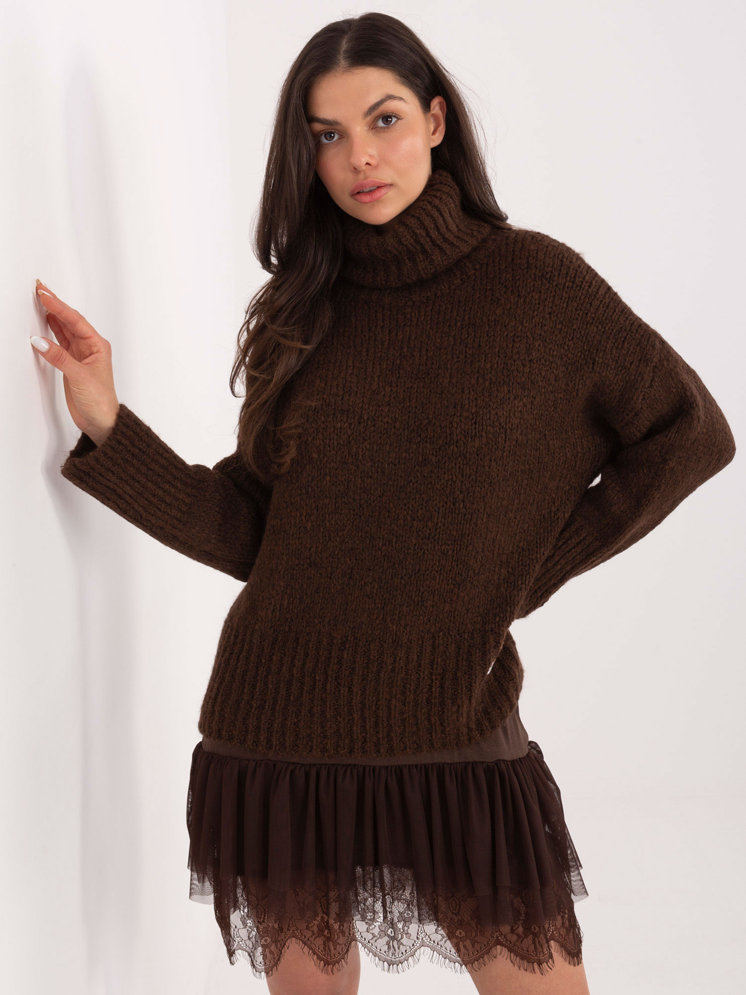 Tmavohnedý dámsky hrejivý oversize rolák CH-SW-72989.68-dark brown Veľkosť: ONE SIZE