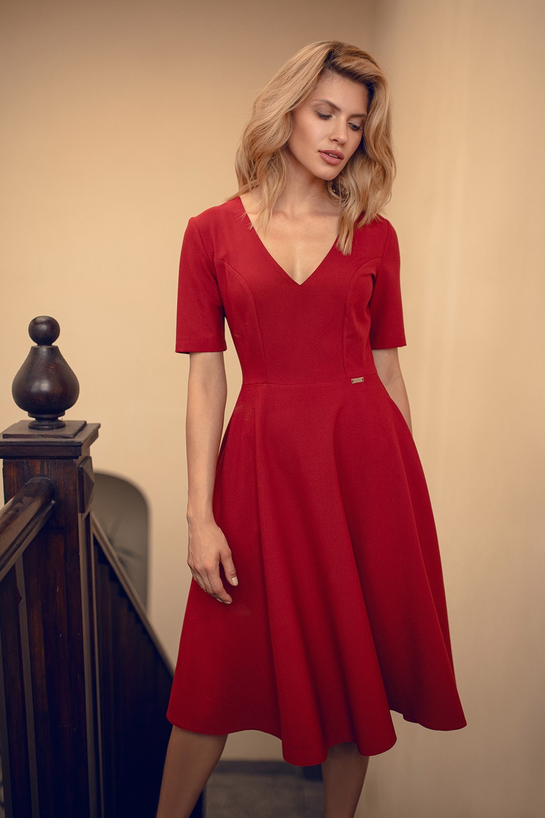 Elegantné šaty M673 Deep Red Veľkosť: S