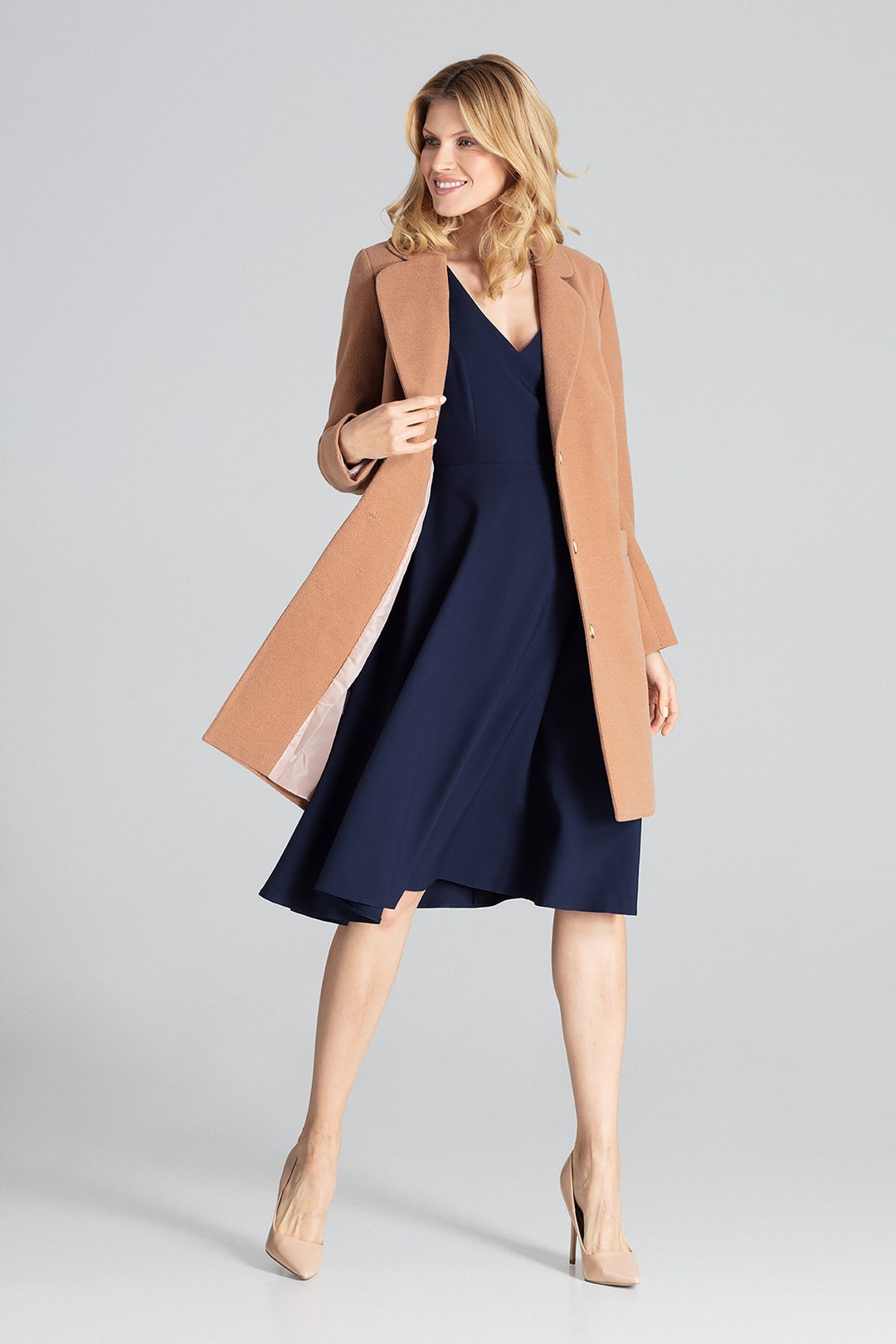 Elegantný svetlo hnedý kabát M670 Beige Veľkosť: S