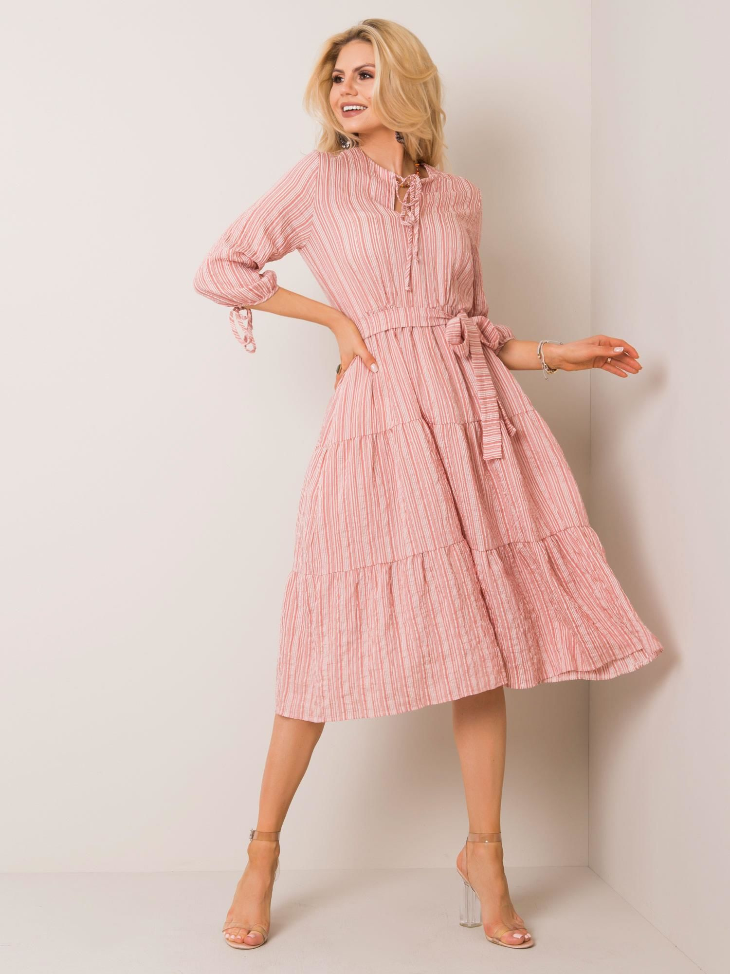 Dámske ružové šaty s opaskom LK-SK-508005.07P-light pink Veľkosť: 36