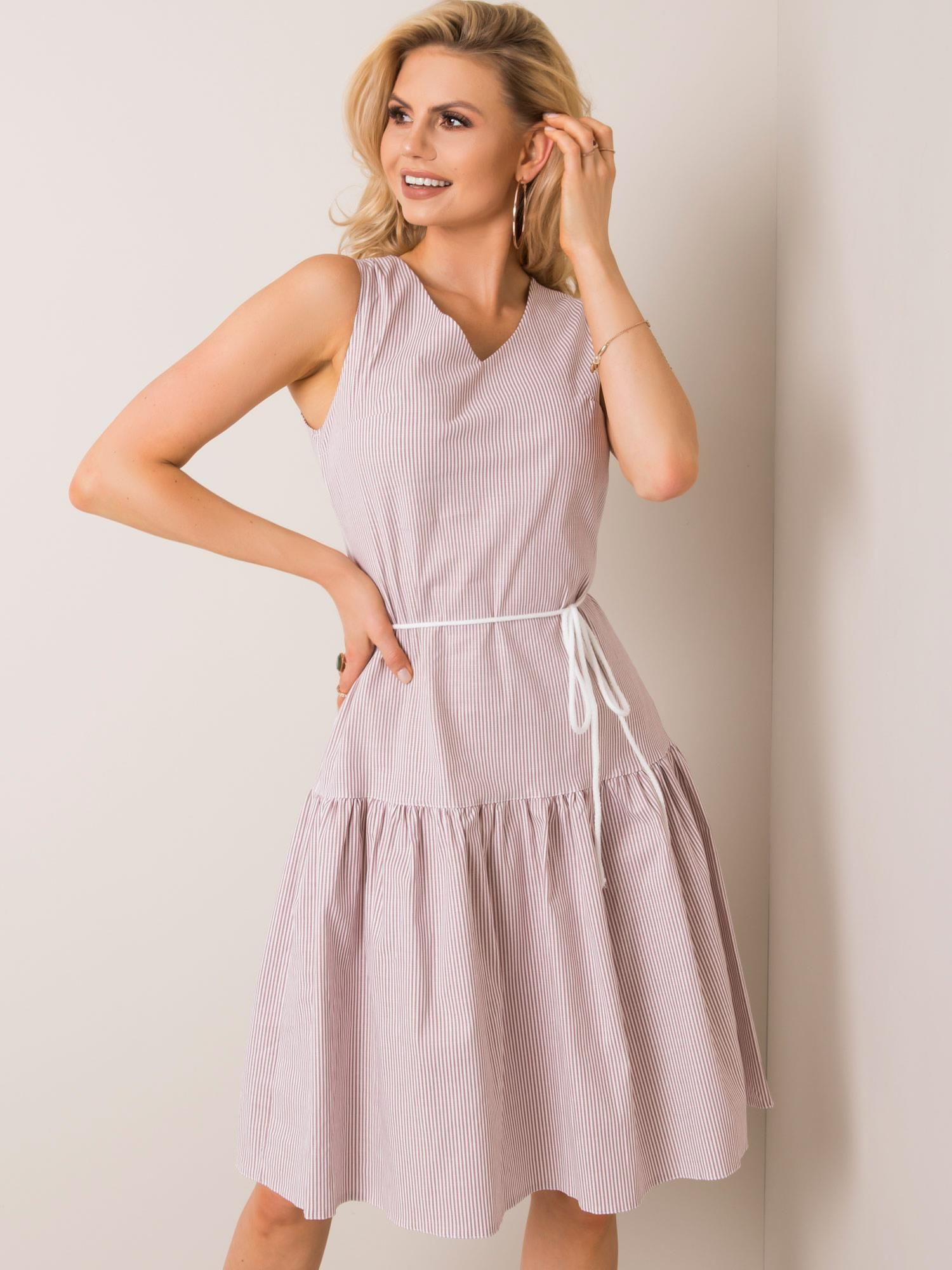 Dámske béžové šaty s opaskom Sandra LK-SK-508215.30P-beige Veľkosť: 42