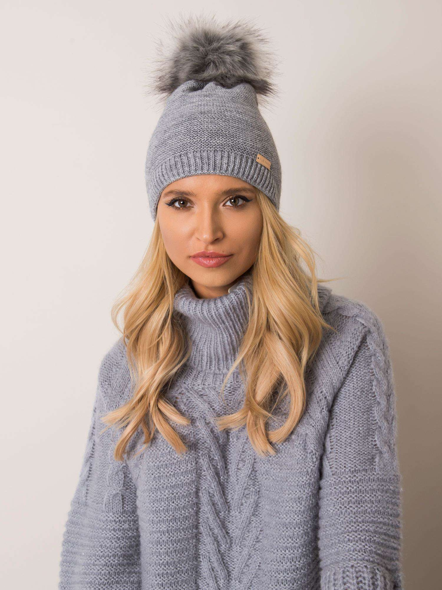 Šedá dámska čiapka s brmbolcom -JK-CZ-11.69-grey Veľkosť: ONE SIZE