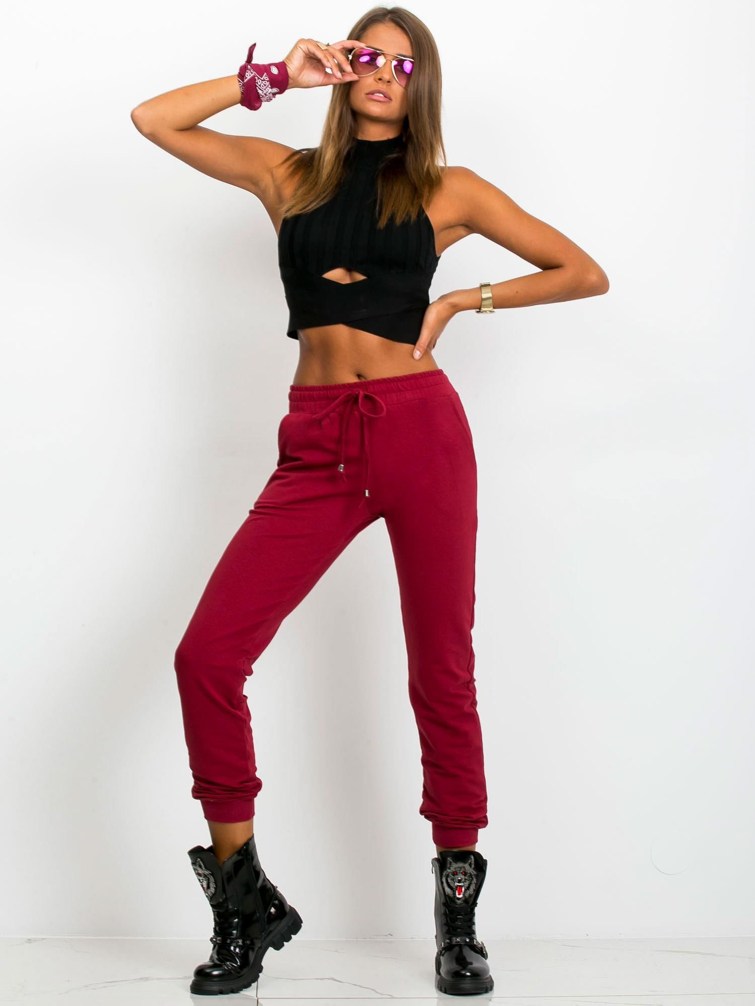Dámske tmavo červené tepláky -RV-DR-5040.04X-dark red Veľkosť: L