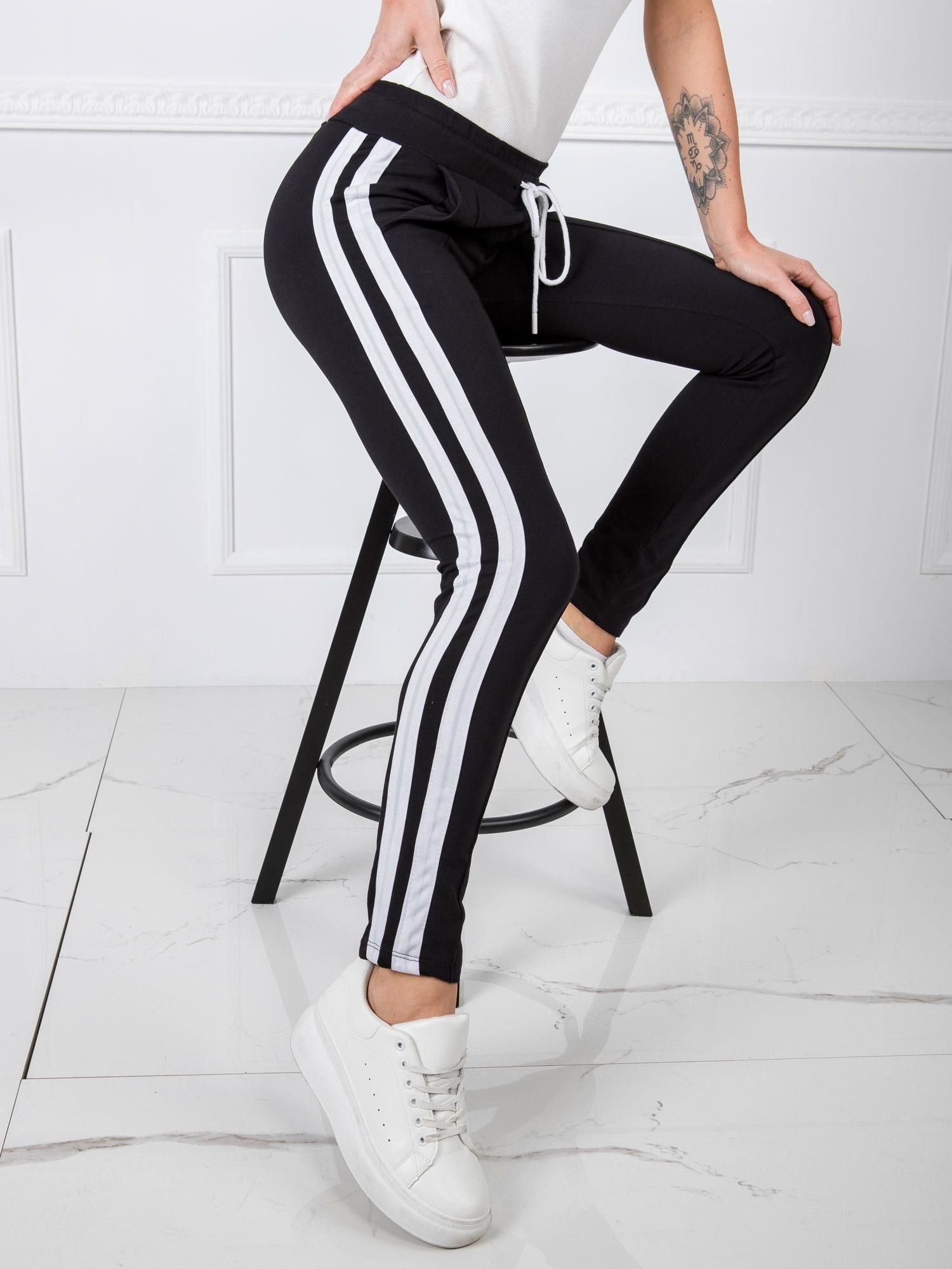 Dámske čierne tepláky s pruhmi -RV-DR-5407.88-black Veľkosť: S