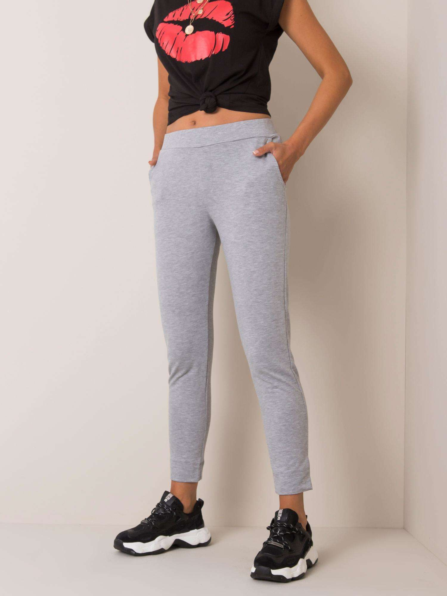 Svetlosivé úzke dámske tepláky RV-DR-5222.59-lightgrey Veľkosť: XL