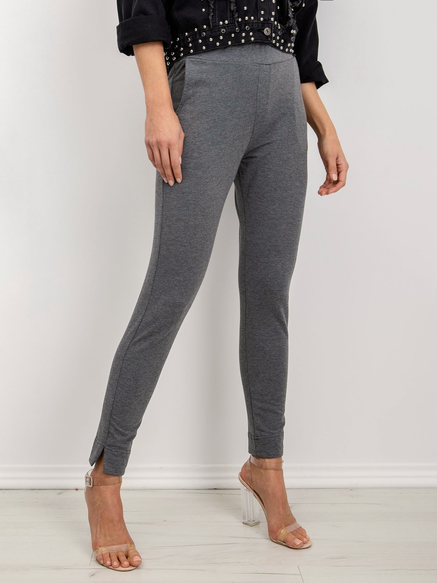 Dámske šedé tepláky s rozparkami -RV-DR-5222.59-dark gray Veľkosť: XL