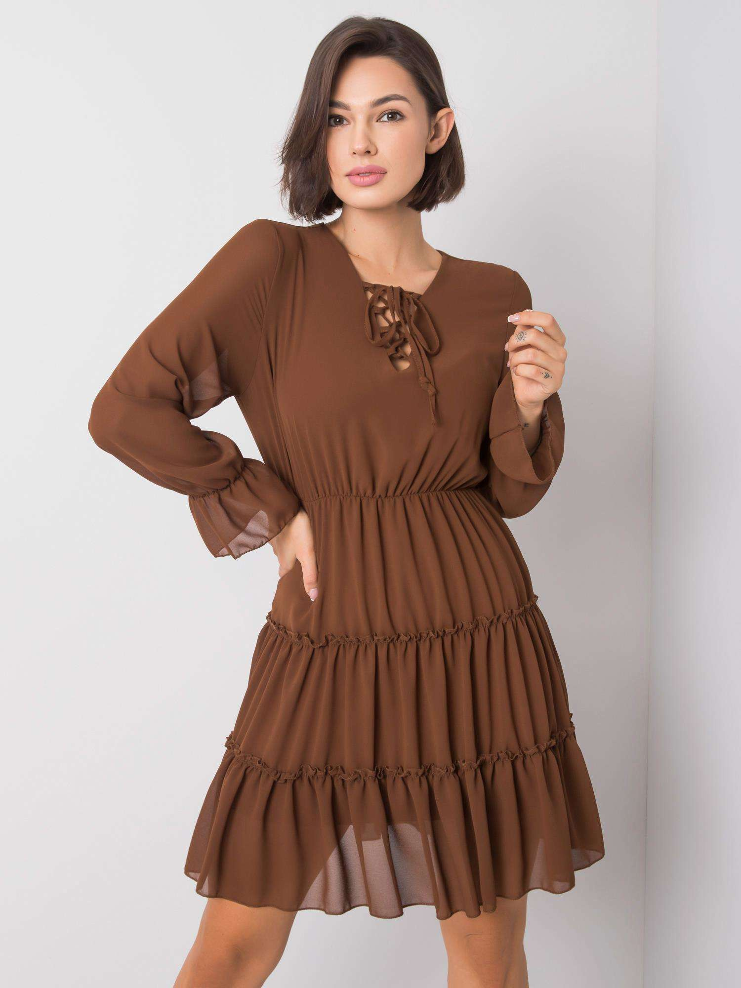 Hnedé šaty s volánmi DHJ-SK-12310.61P-brown Veľkosť: ONE SIZE