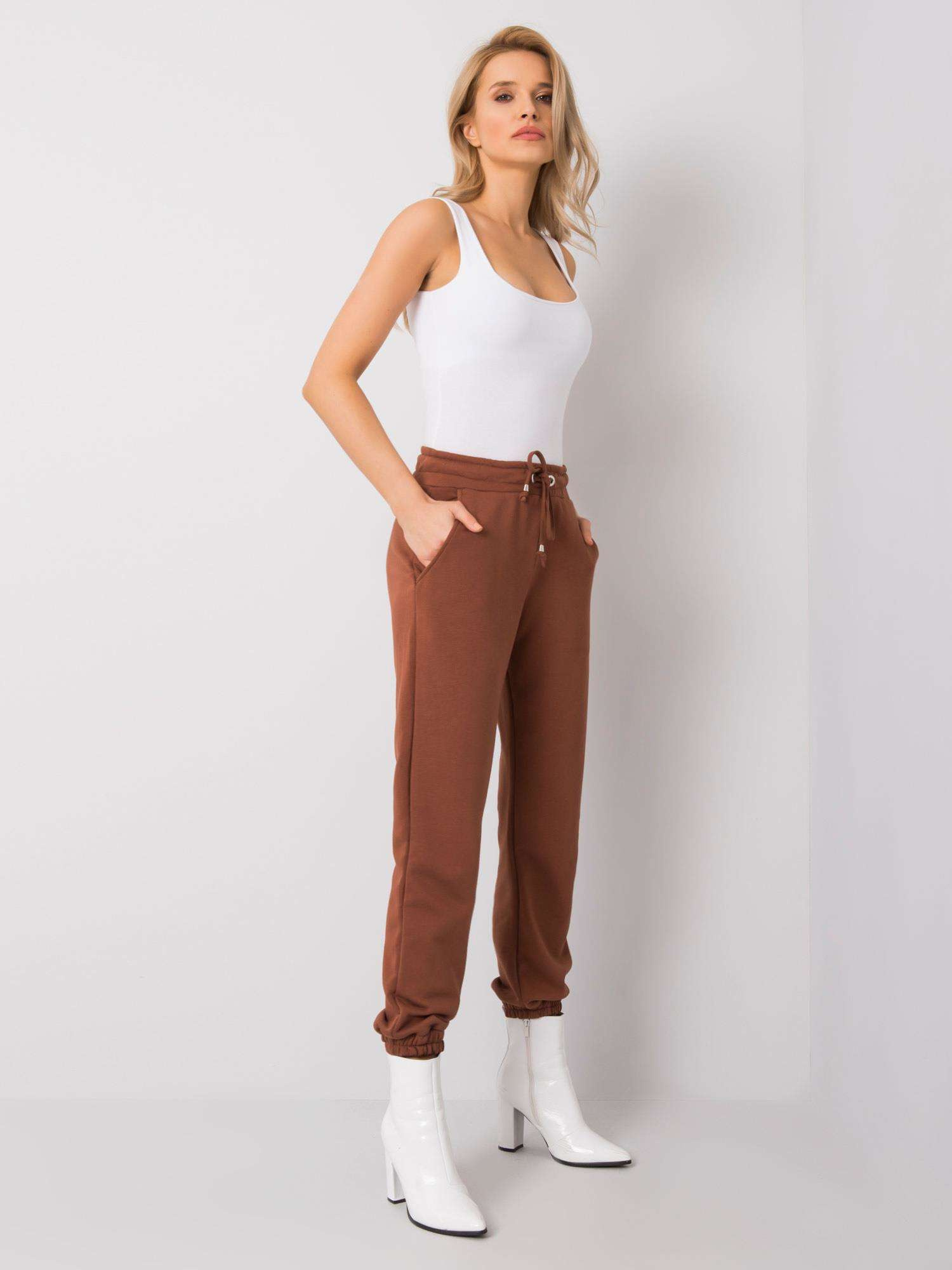 Hnedé dámske tepláky RV-DR-6120.03P-brown Veľkosť: S