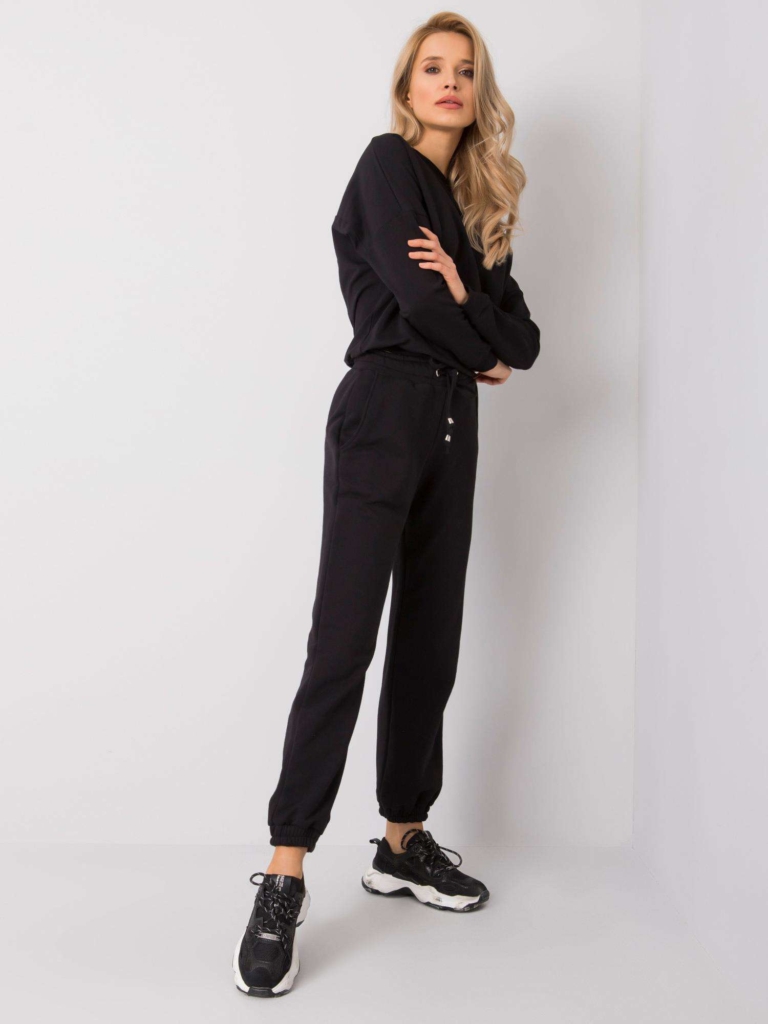 Čierne dámske tepláky RV-DR-6120.03P-black Veľkosť: M