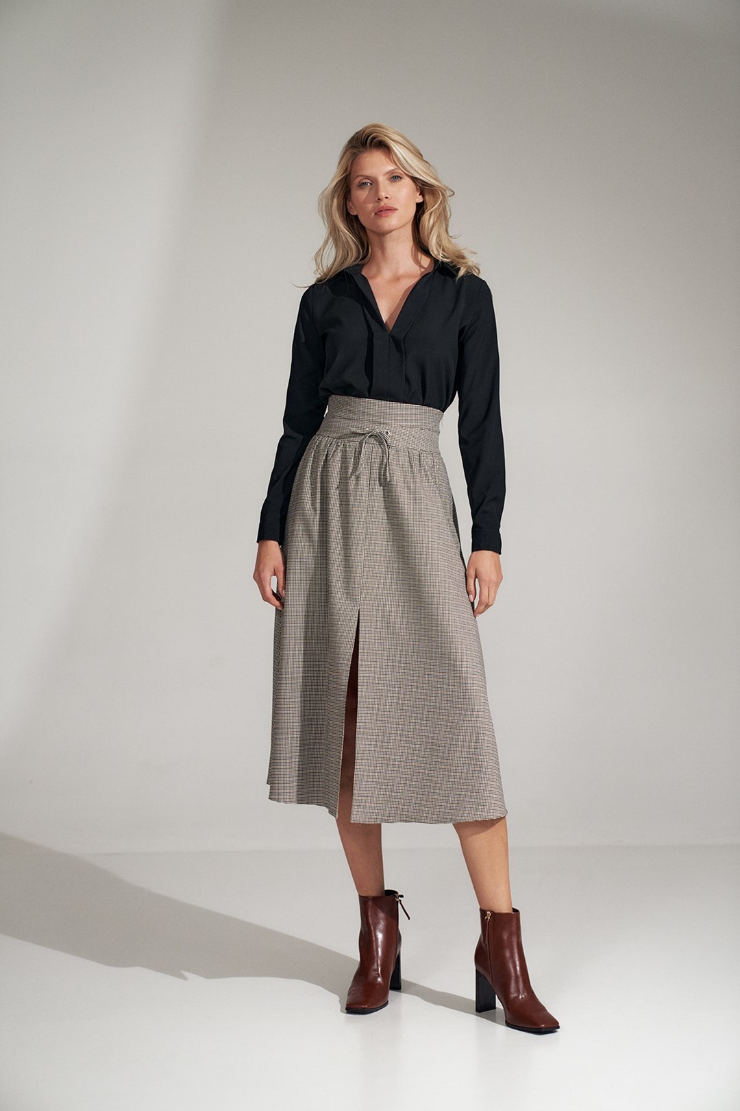 Sivá károvaná midi sukňa M722 Pattern 117 Veľkosť: XL