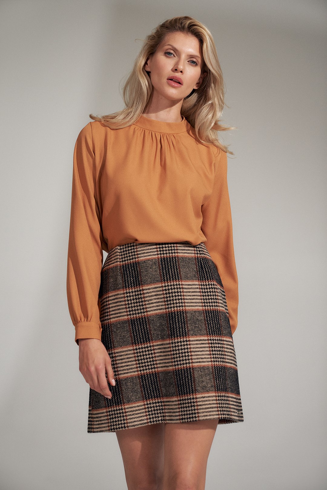Karamelová dámska elegantná blúzka M730 Caramel Brown Veľkosť: XL