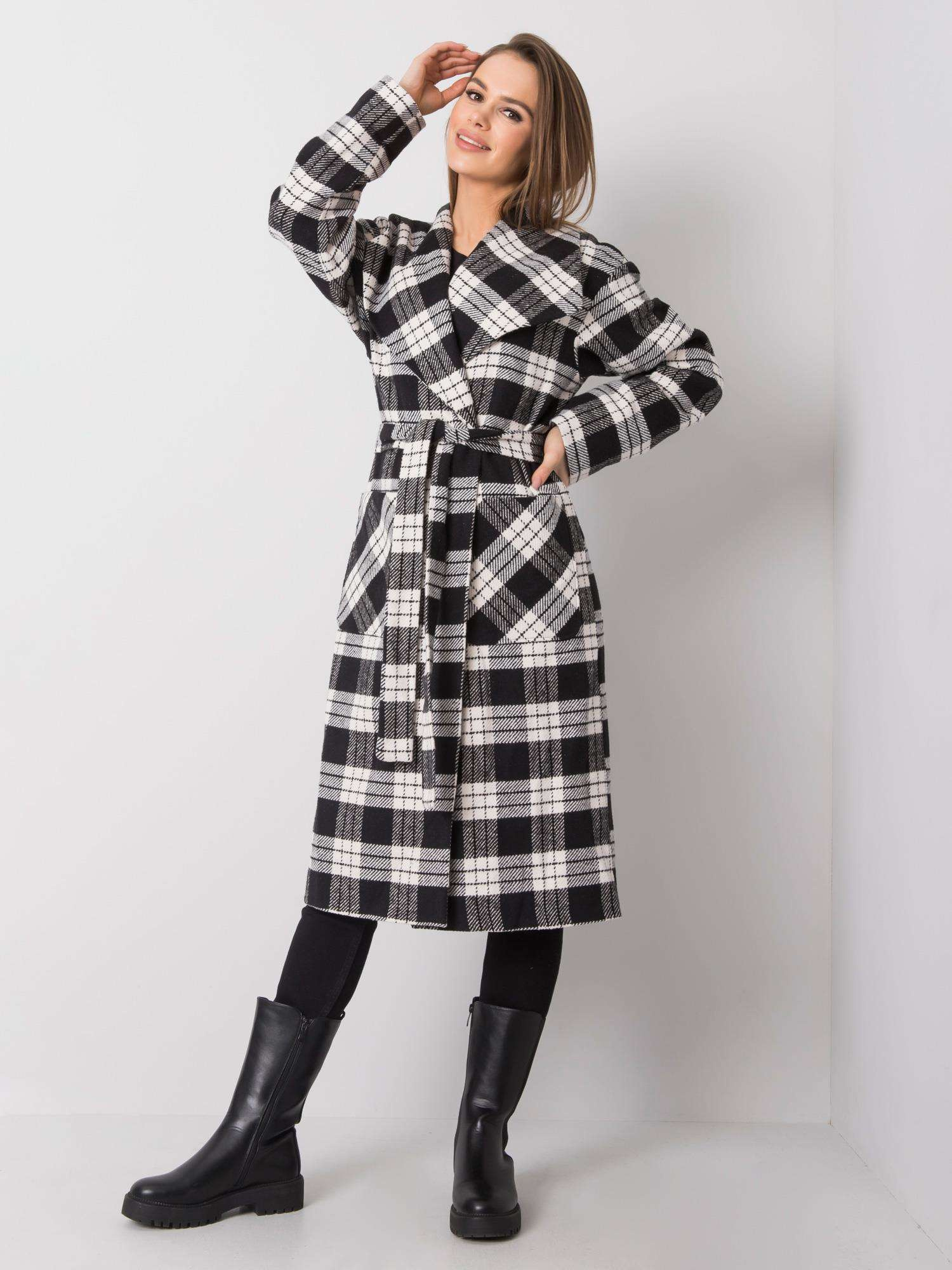 Čierno-biely károvaný dlhý dámsky kabát LK-PL-508300.96P-black-white Veľkosť: 36