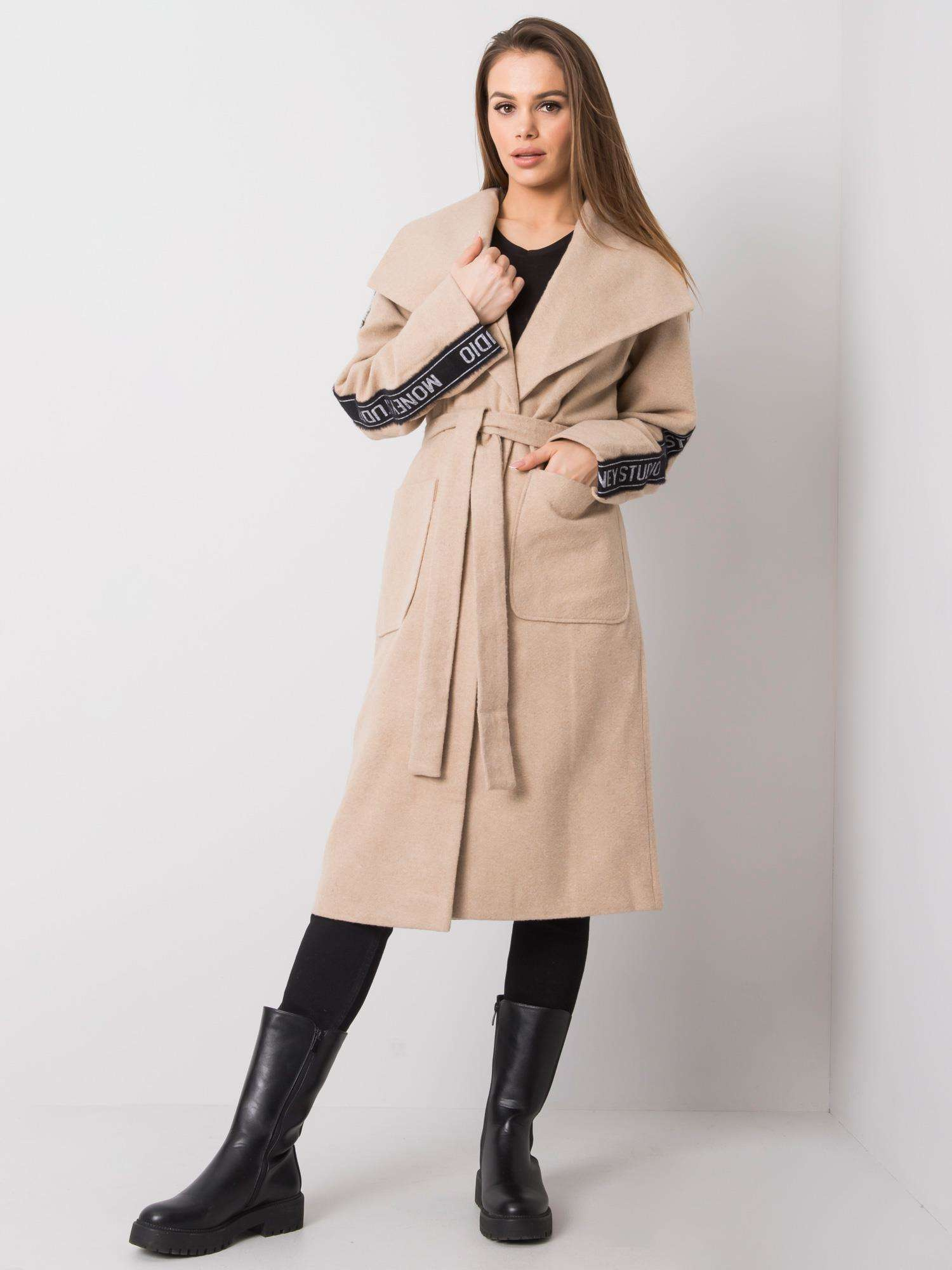 Béžový dámsky kabát s pruhom na rukávoch -LK-PL-508316.95P-beige Veľkosť: 42