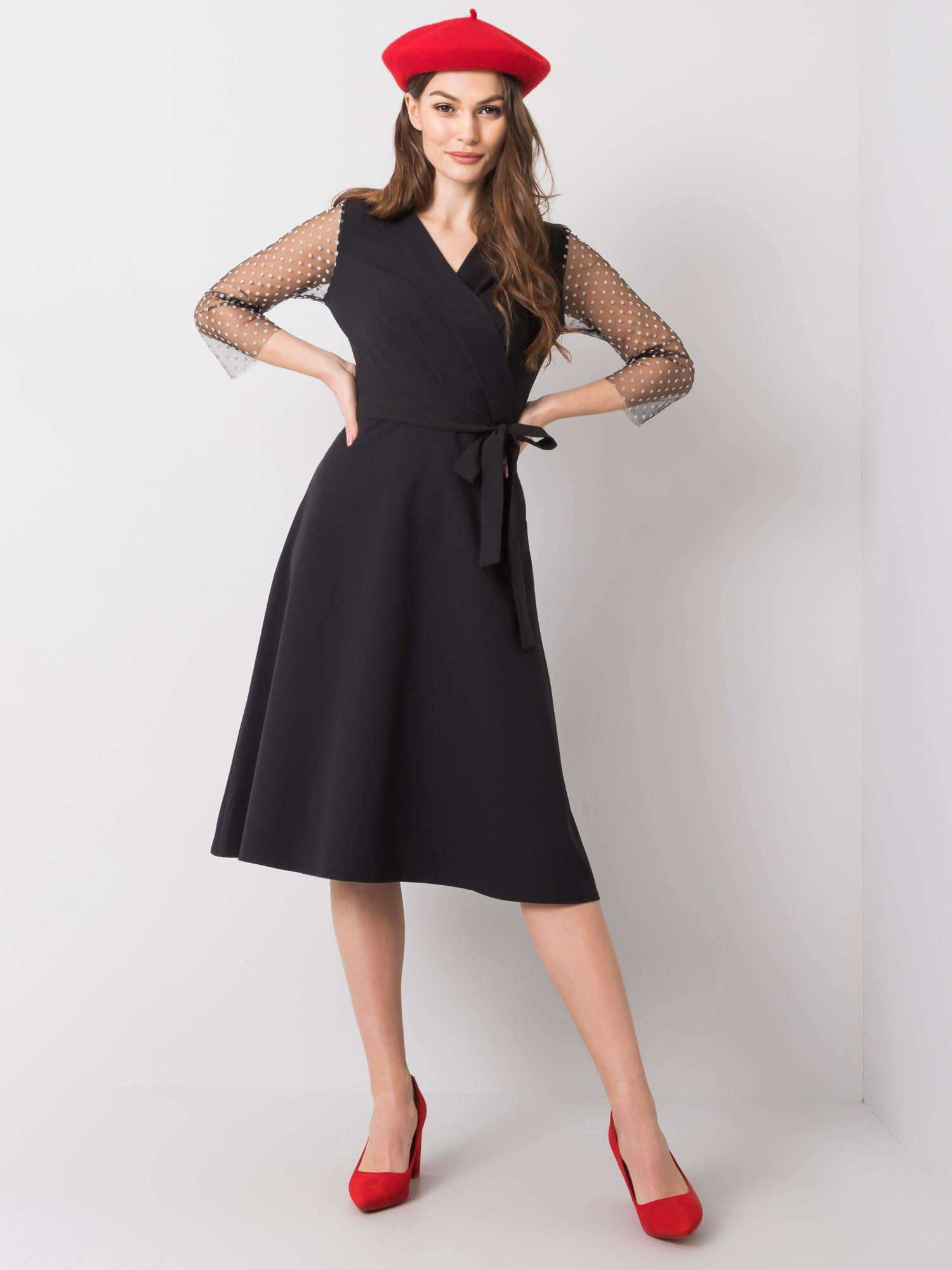 Čierne elegantné šaty s bodkami na rukávoch -LK-SK-507852.09X-black Veľkosť: 42