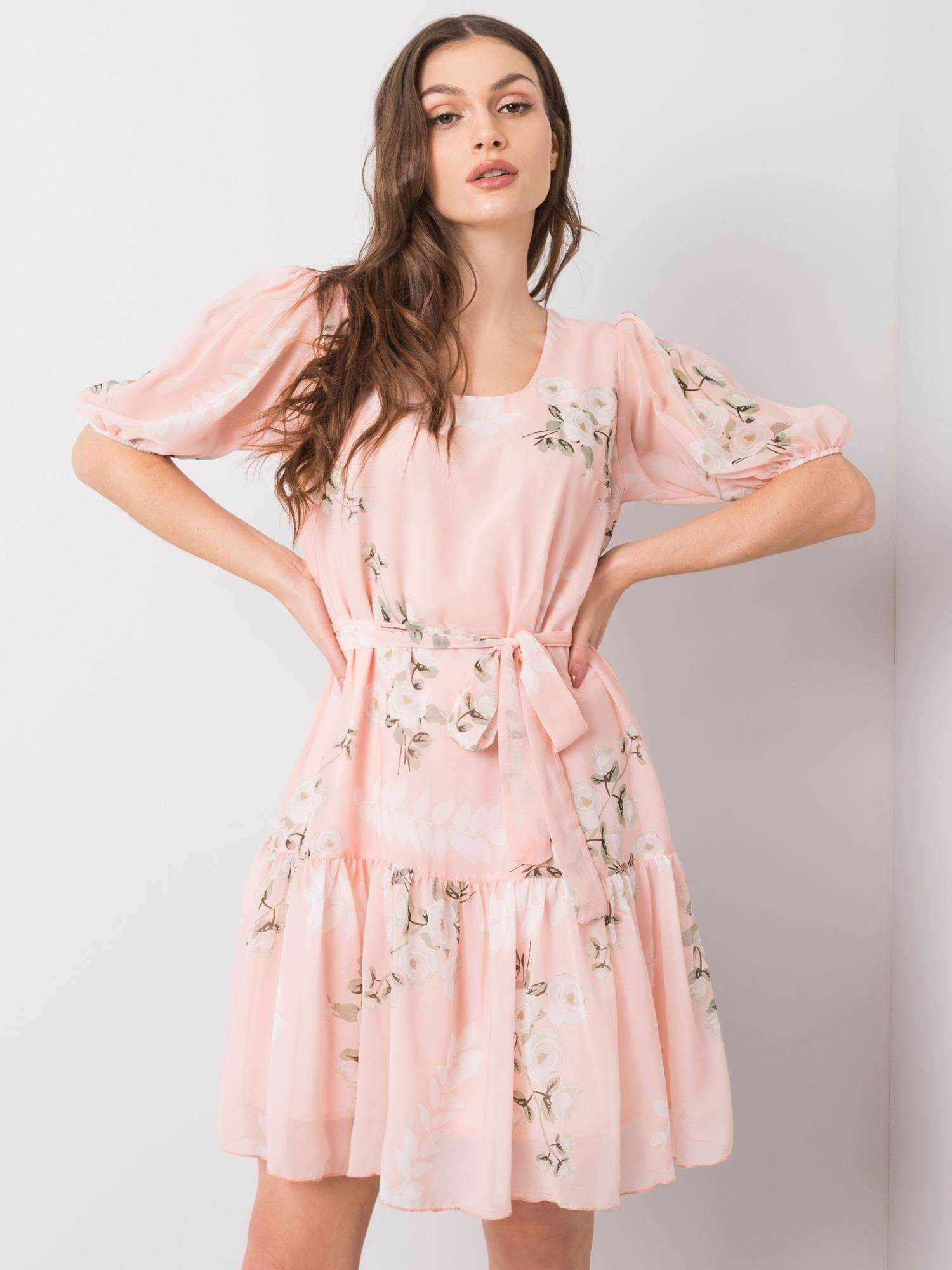 Broskyňové šaty s kvetinovým vzorom LK-SK-508129.06X-pink Veľkosť: 36