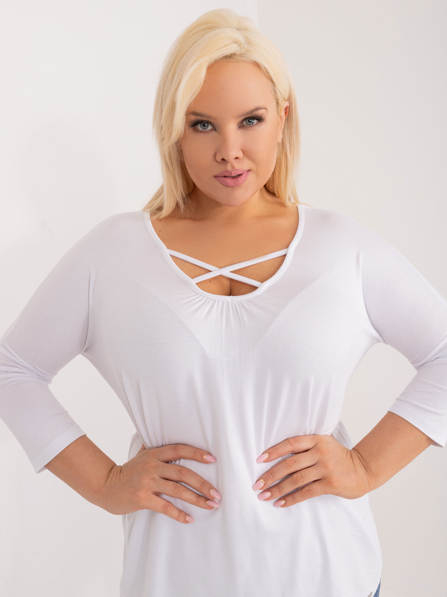 Dámske biele tričko s prekrížením RV-BZ-6329.43P-white Veľkosť: 2XL