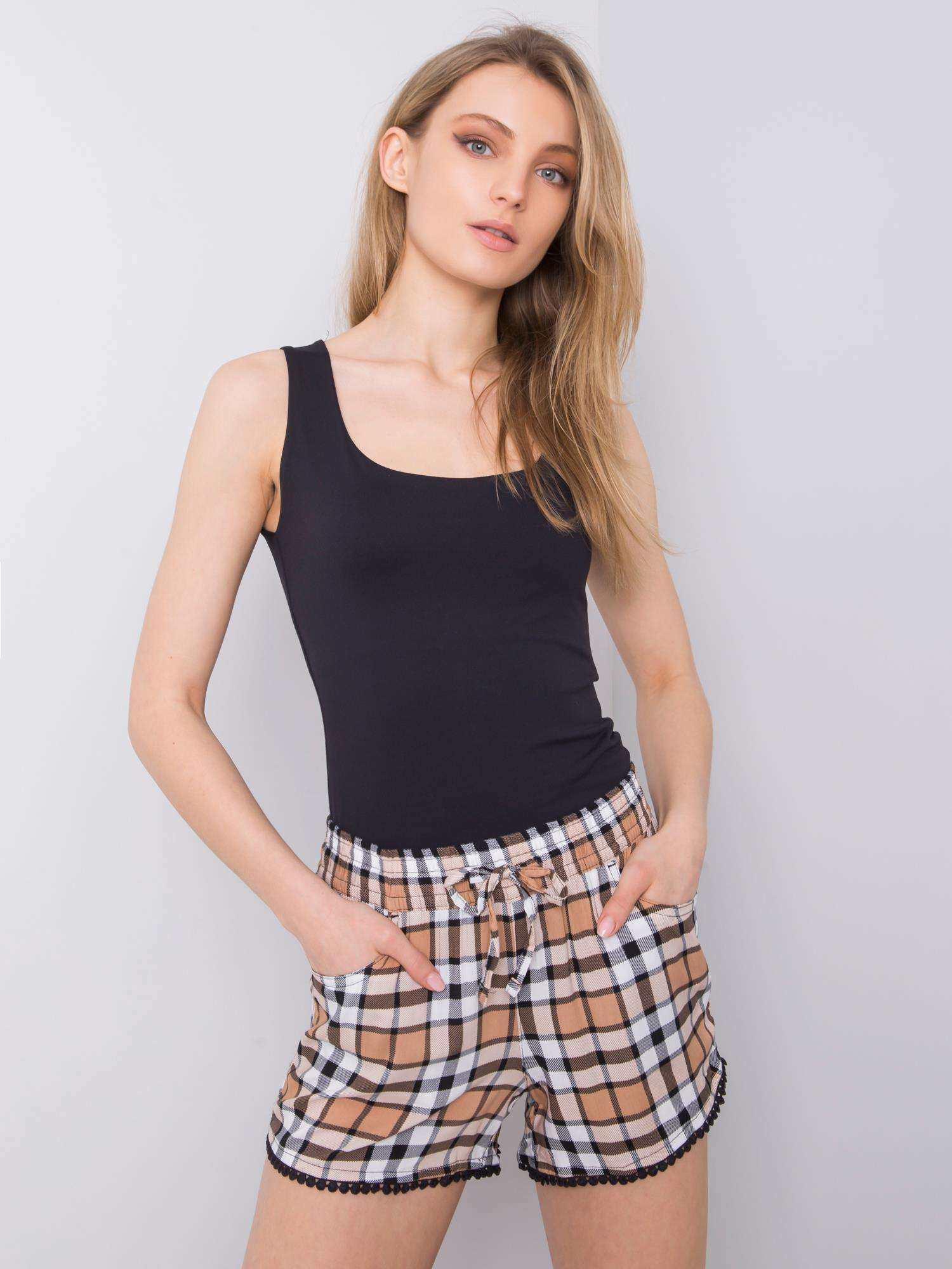 Béžové dámske kárované šortky D73770M61531KB-beige Veľkosť: M