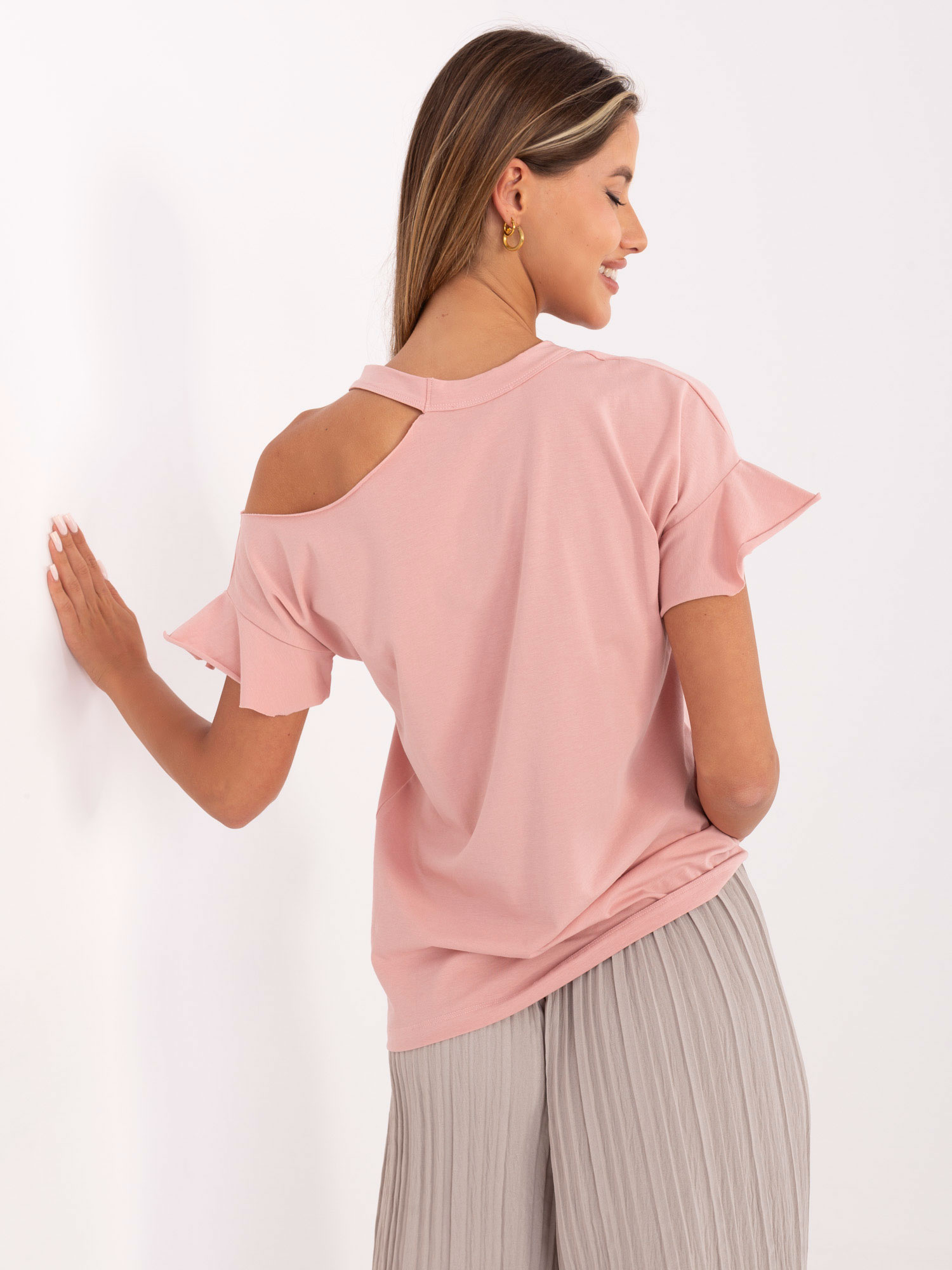 Ružové dámske tričko s prestrihom FA-BZ-6946.93P-pink Veľkosť: ONE SIZE