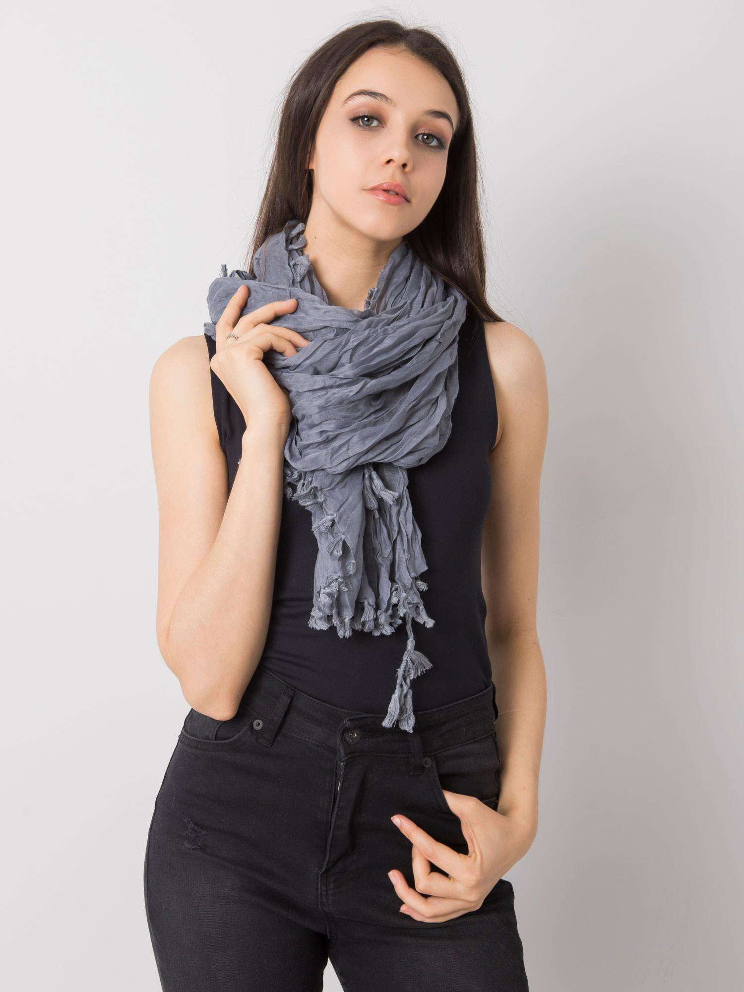 Šedá šatka so strapcami AT-CH-BF48172-grey Veľkosť: ONE SIZE