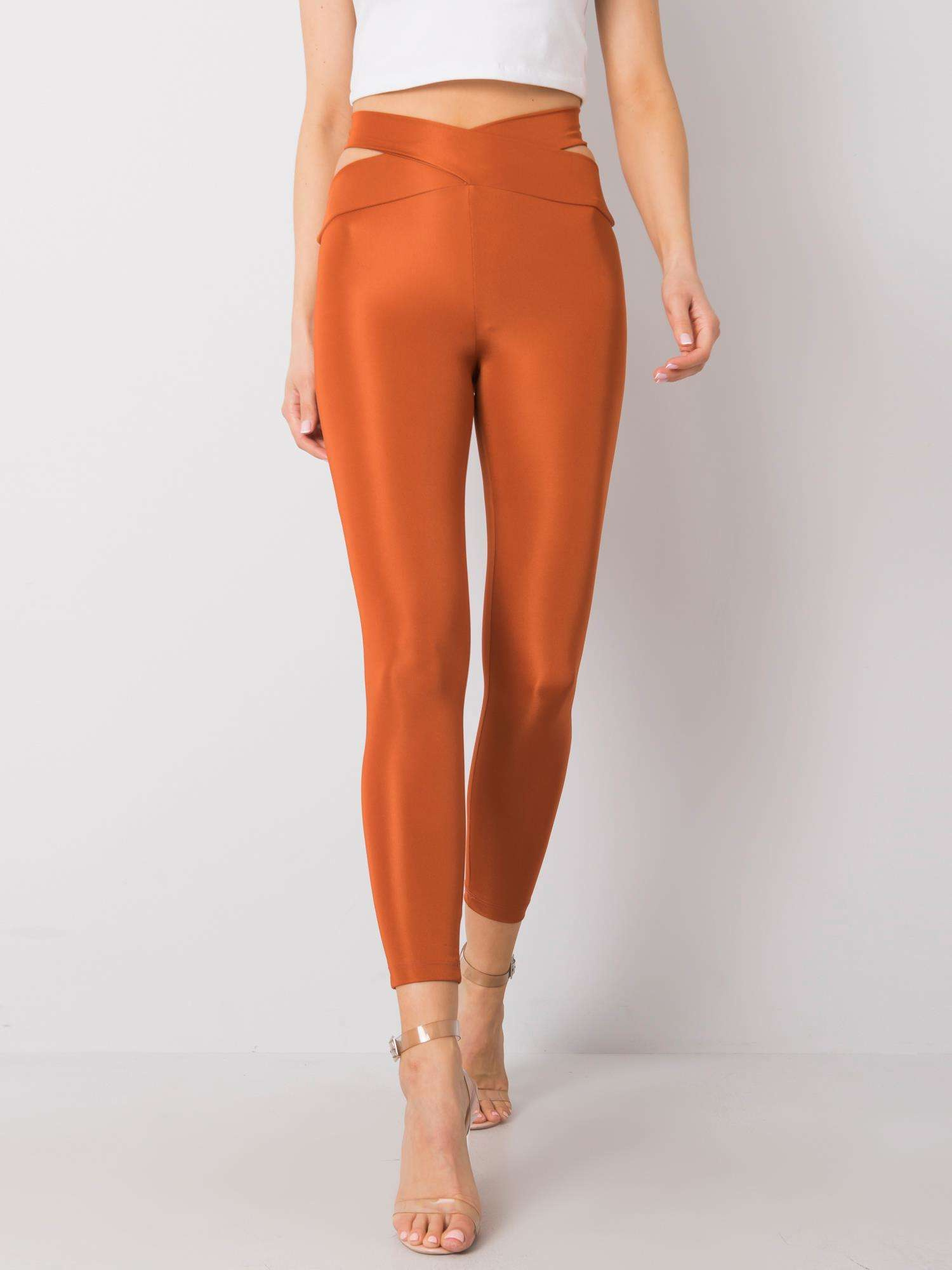 Oranžové lesklé legíny s krížením 157-LG-4329.96-orange Veľkosť: L
