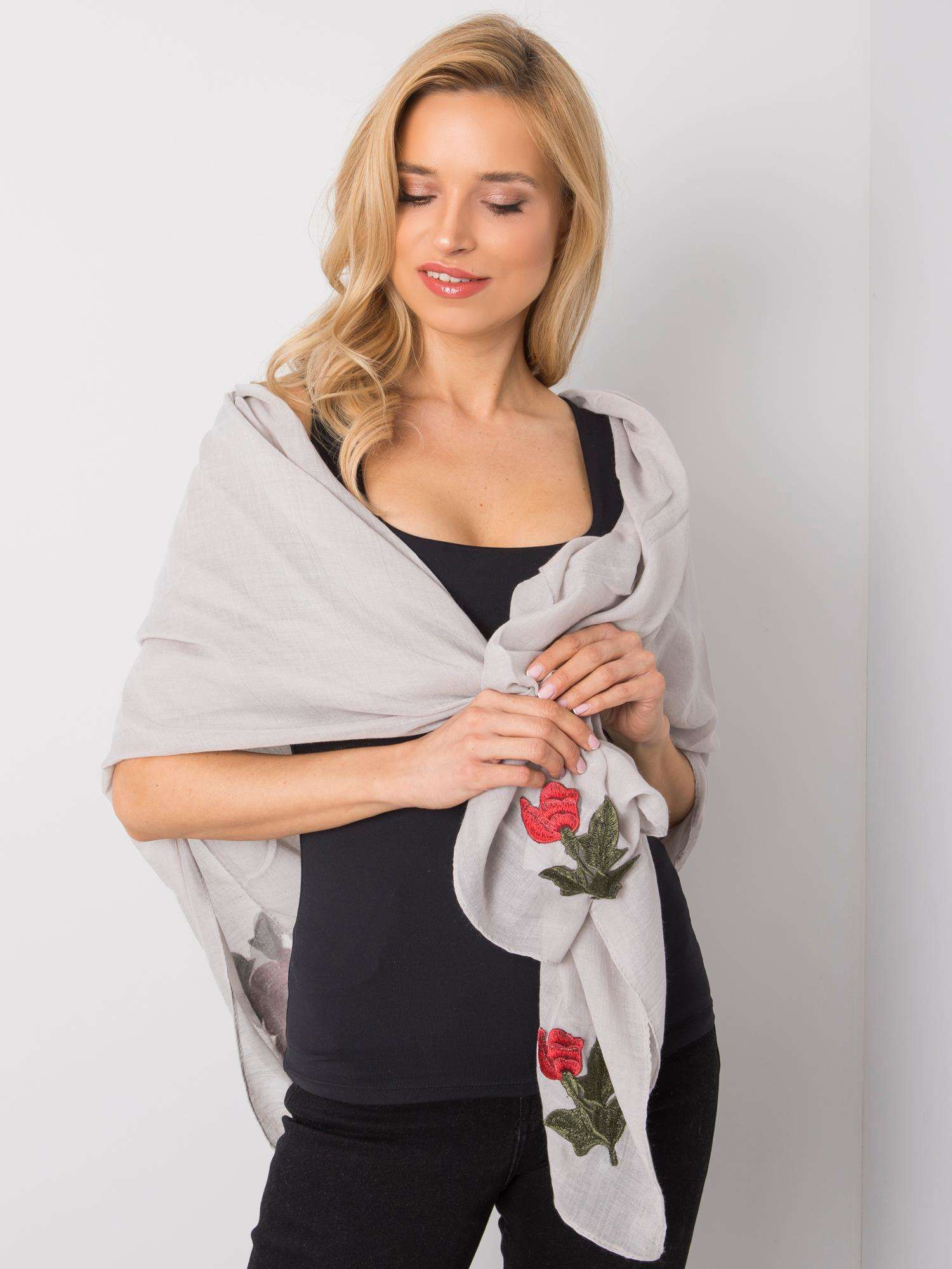 Sivá šatka s výšivkou ruží AT-CH-BF25083-grey Veľkosť: ONE SIZE