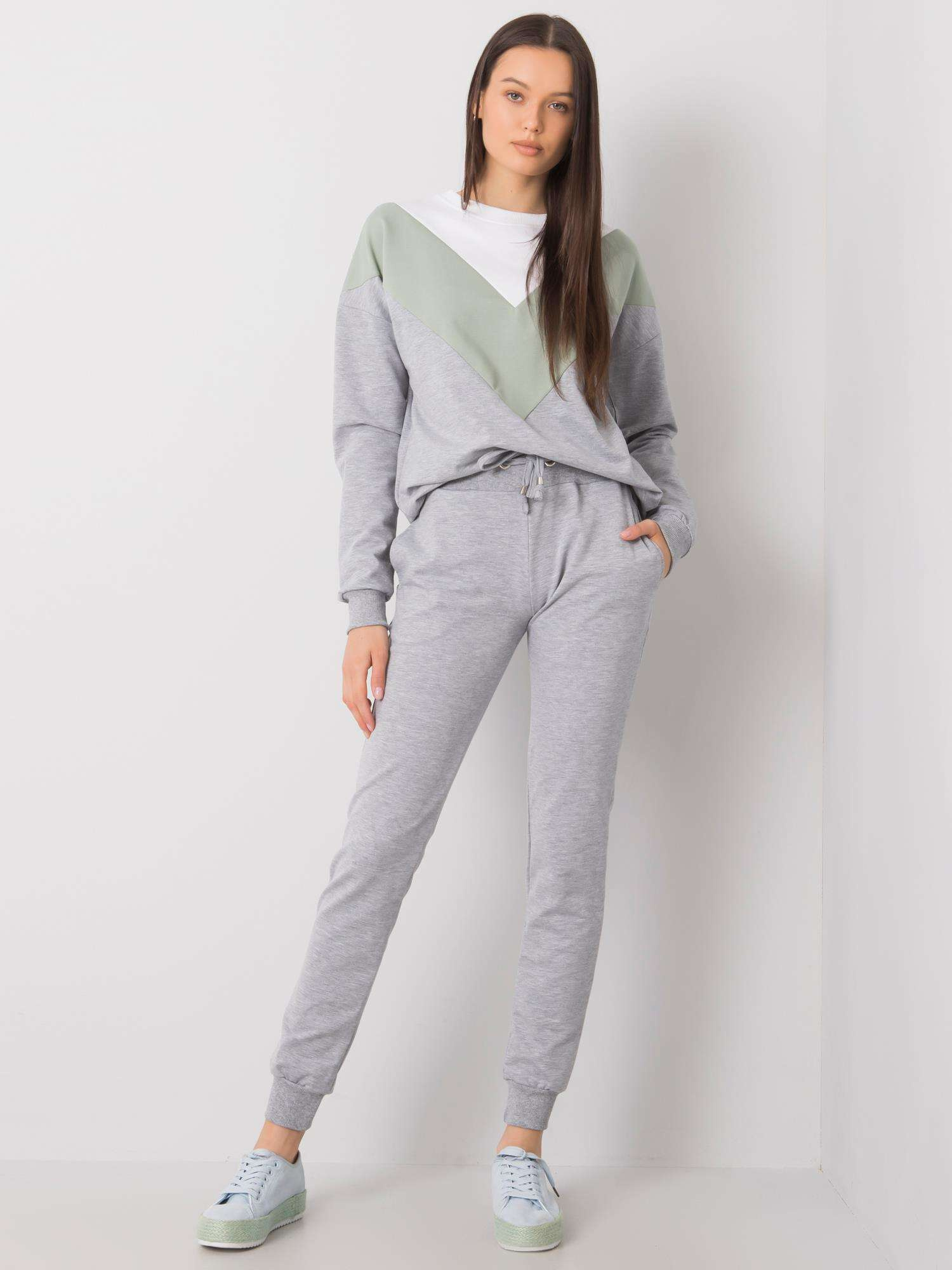 Šedá dámska tepláková súprava RV-KMPL-6715.33P-gray Veľkosť: XL