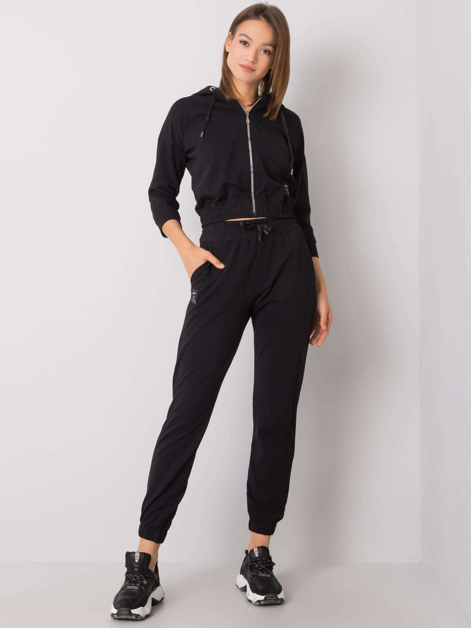 Čierna dámska tepláková súprava RV-KMPL-6413.57P-black Veľkosť: S/M
