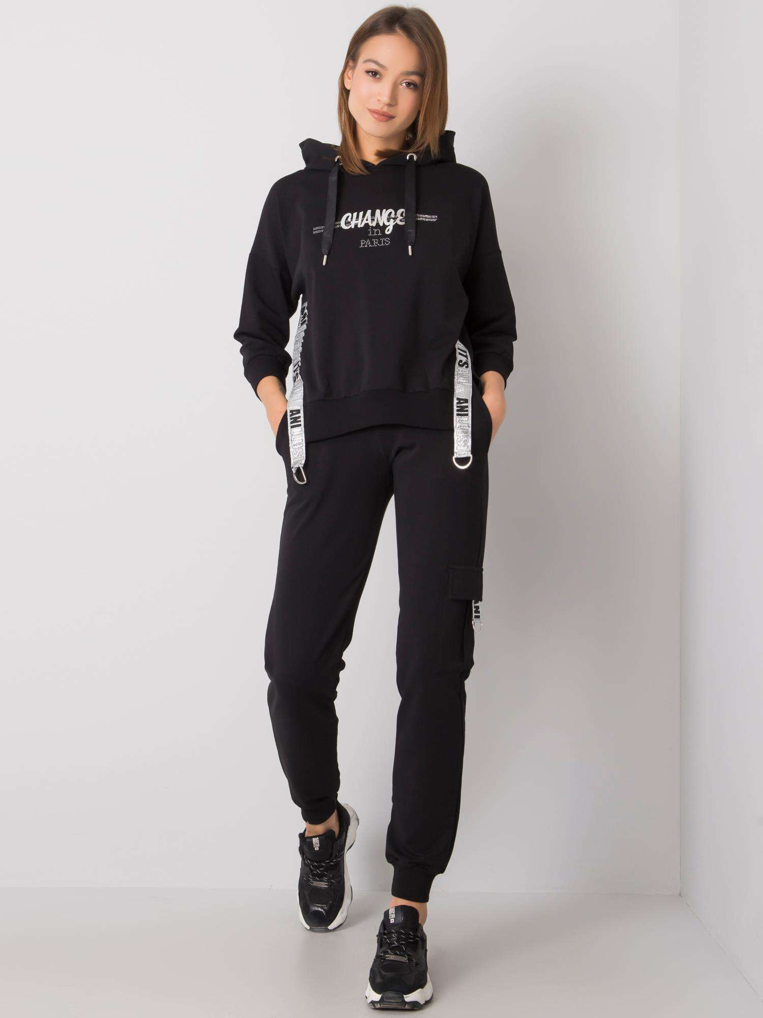 Čierna dámska tepláková súprava s pruhmi RV-KMPL-6427.19P-black Veľkosť: S/M