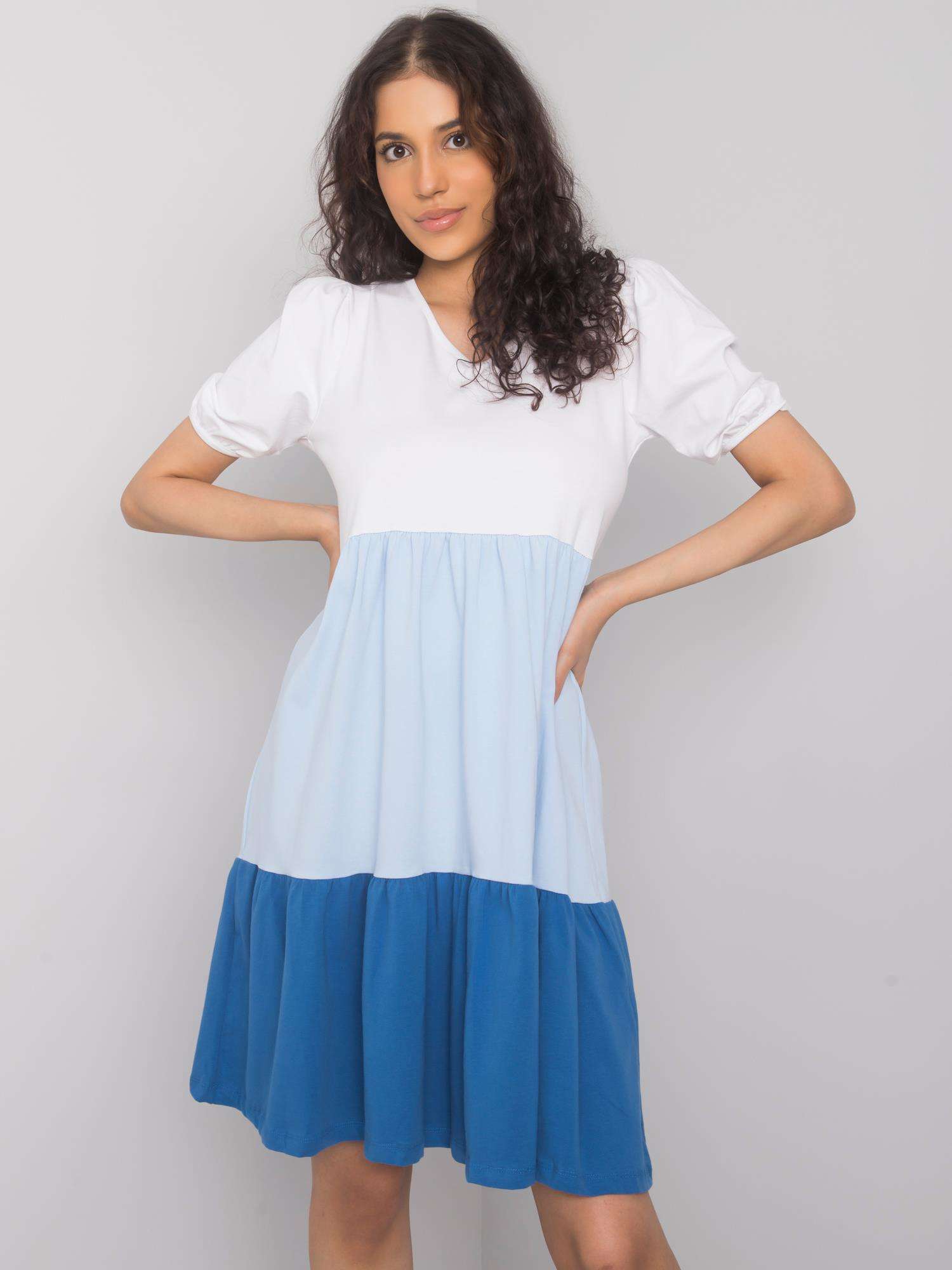 LEŽÉRNE ŠATY KYLIE - BIELA-SVETLO MODRÁ- TMAVO MODRÁ RV-SK-6764.64-WHITE-LIGHT BLUE-DARK BLUE Veľkosť: XL