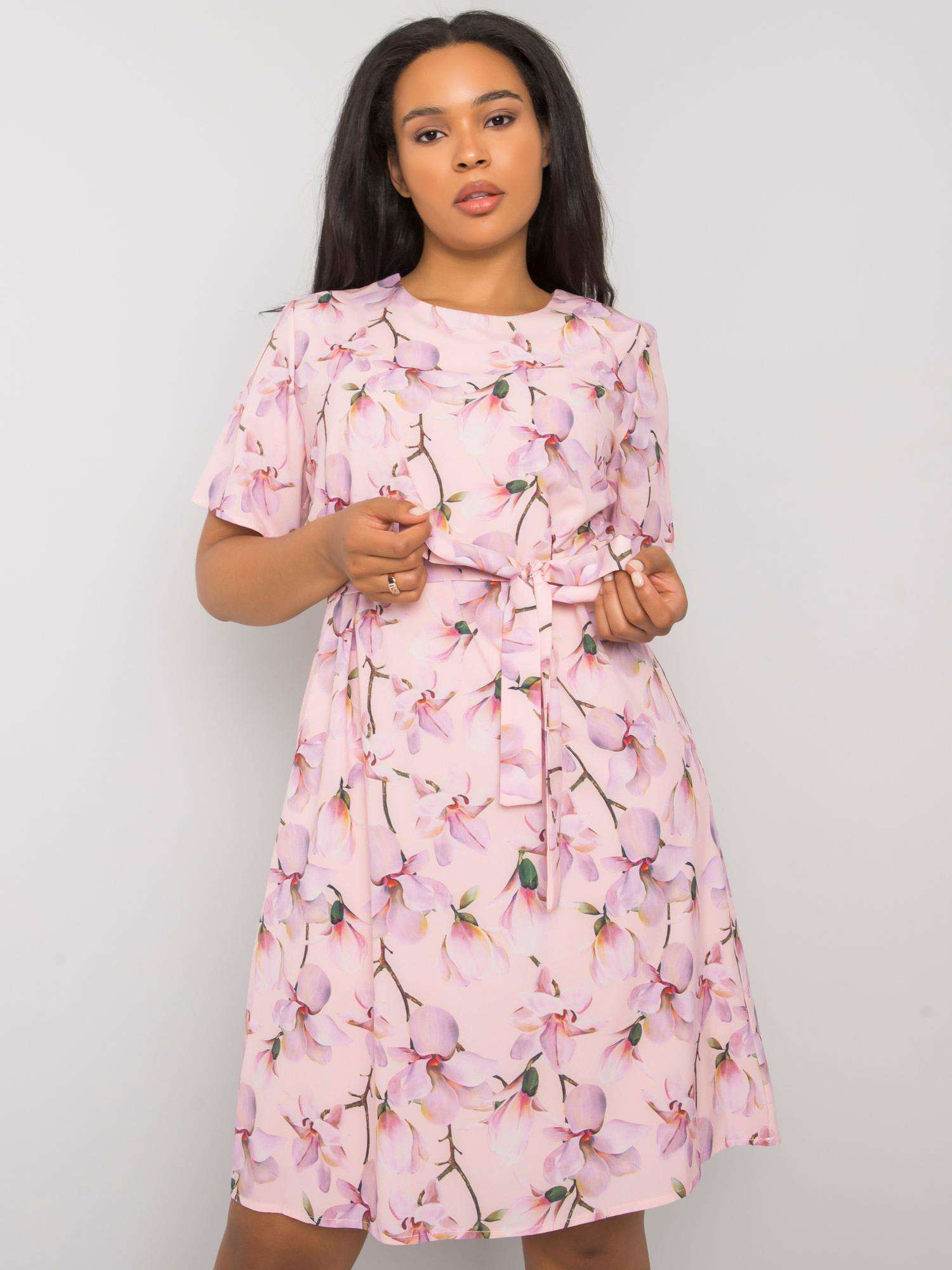 Svetloružové kvetinové šaty s opaskom LK-SK-507646-2.29-pink Veľkosť: 44