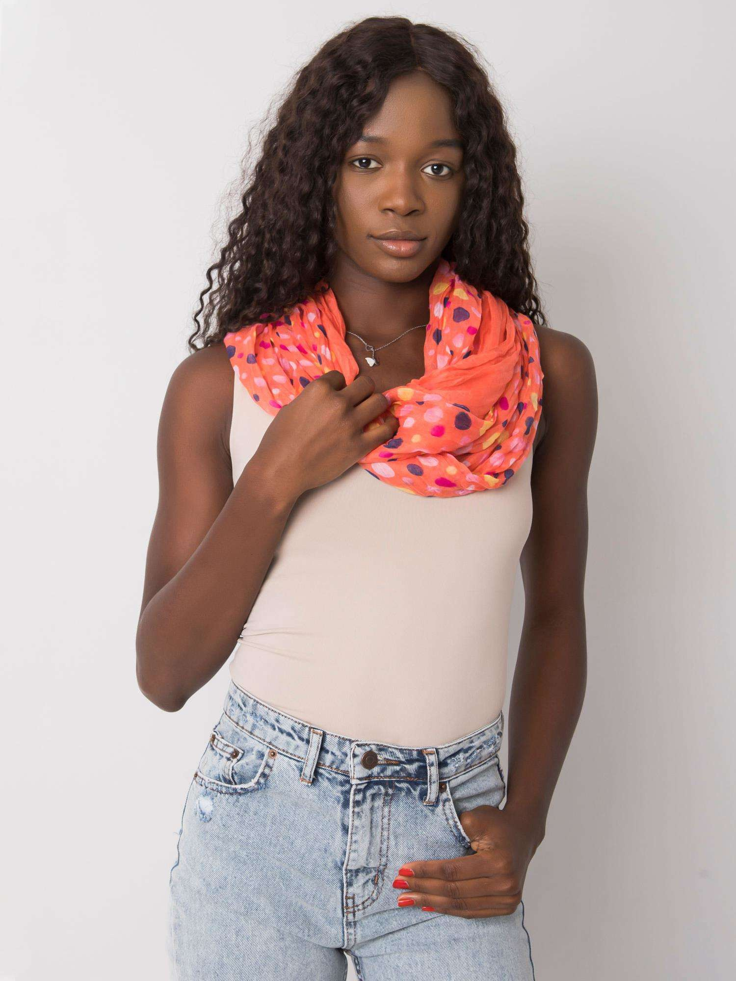 Oranžová šatka s bodkami AT-CH-S-2114-orange Veľkosť: ONE SIZE