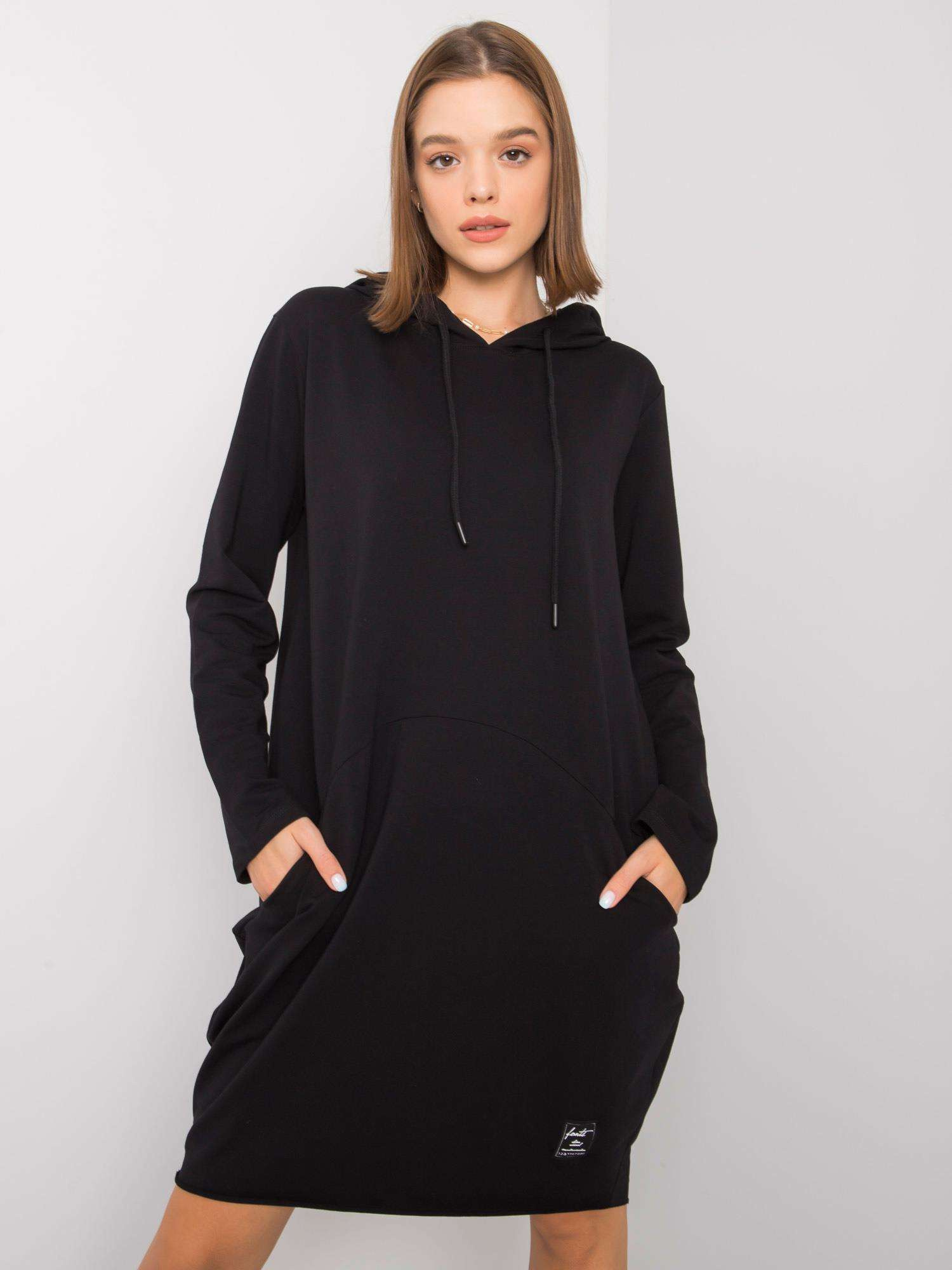 Čierne mikinové šaty s kapucňou RV-SK-6895.68P-black Veľkosť: S/M