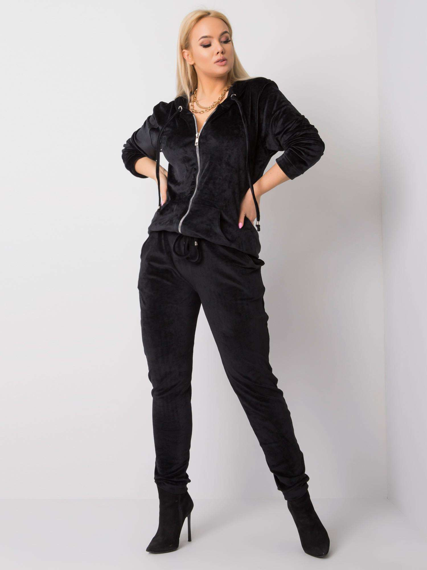 Čierna dámska tepláková súprava RV-KMPL-5961.18X-black Veľkosť: 4XL